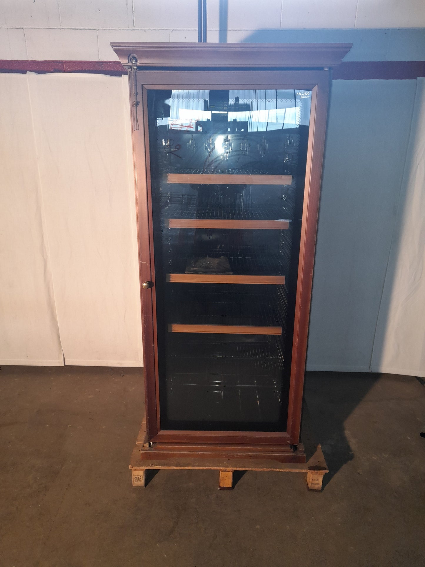 Frigorifero vetrina vini in legno usata misure L 84 P 74 Alto 190 Attrezzatura da ristorazione usata Sd Service Store