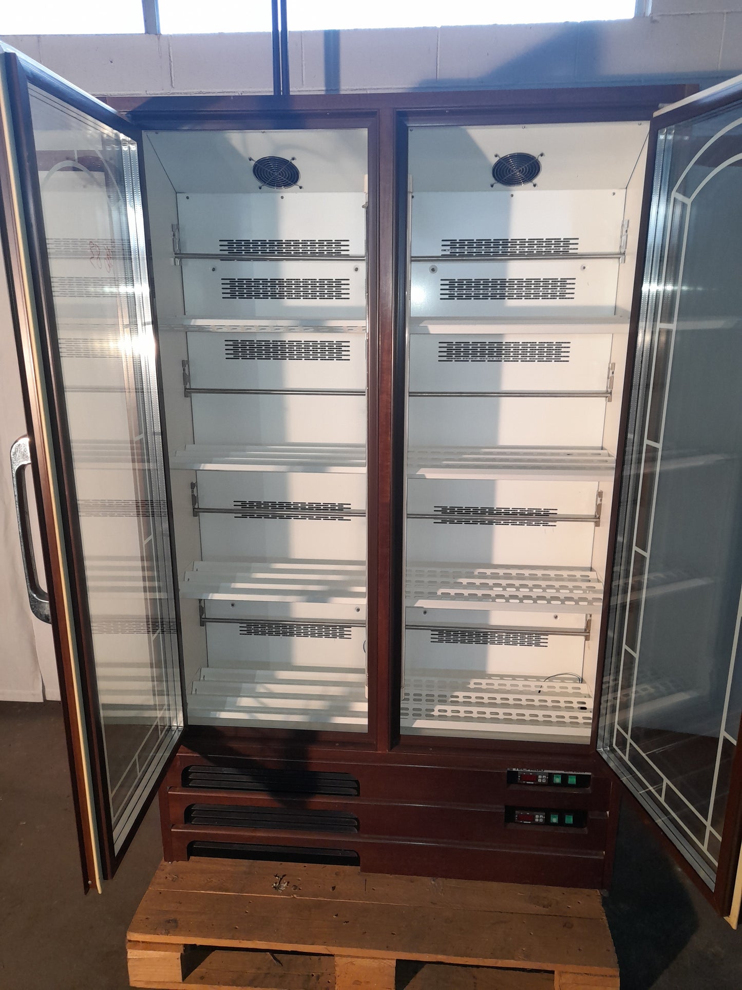 Frigorifero vetrina vini in legno usata misure L 120 P 47 Alto 192 Attrezzatura da ristorazione usata Sd Service Store