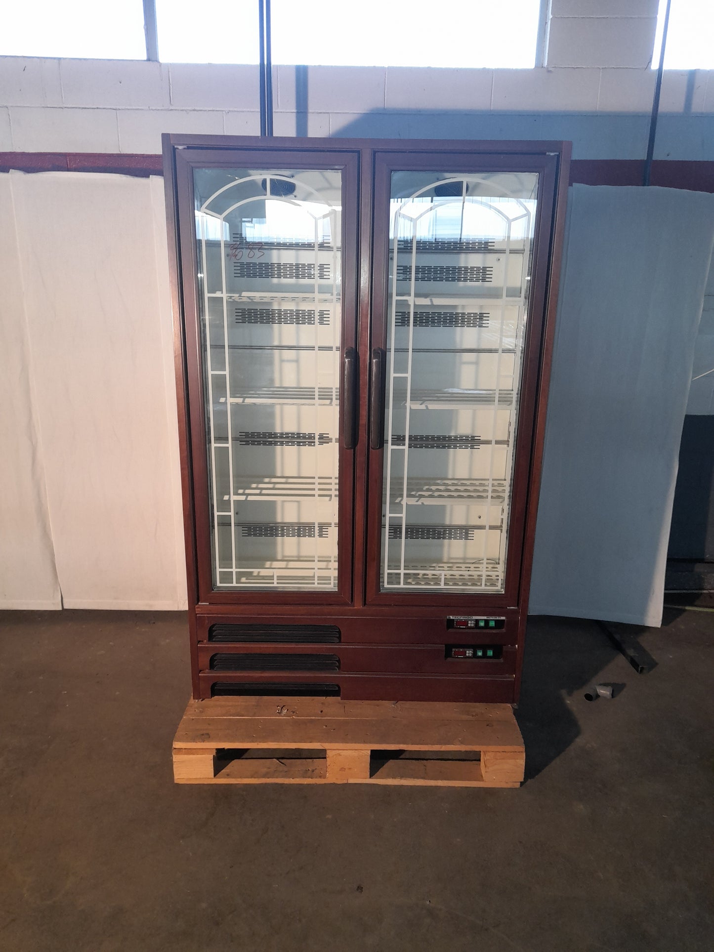 Frigorifero vetrina vini in legno usata misure L 120 P 47 Alto 192 Attrezzatura da ristorazione usata Sd Service Store
