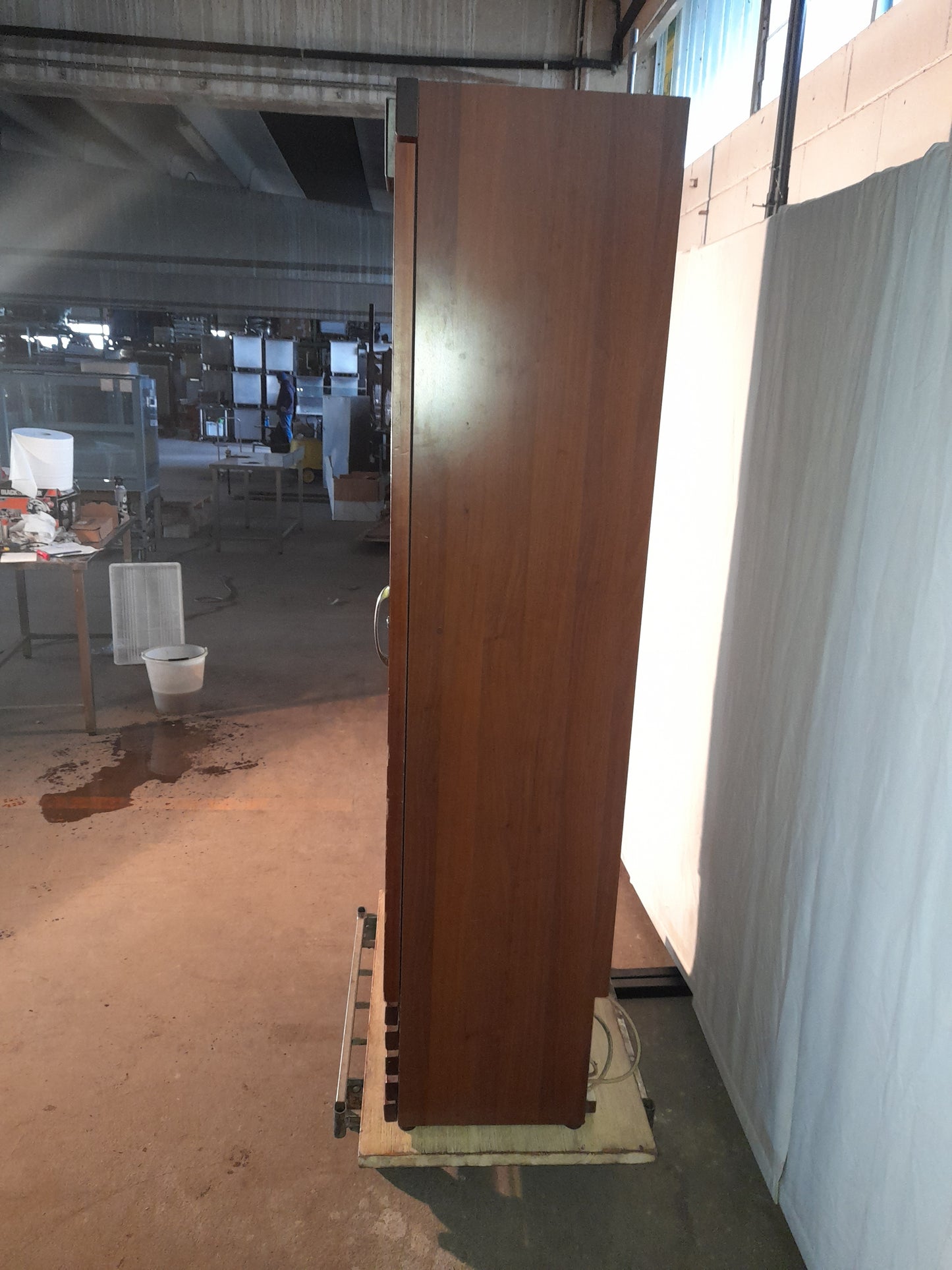 Frigorifero vetrina vini in legno usata misure L 82 P 45 Alto 195 Attrezzatura da ristorazione usata Sd Service Store