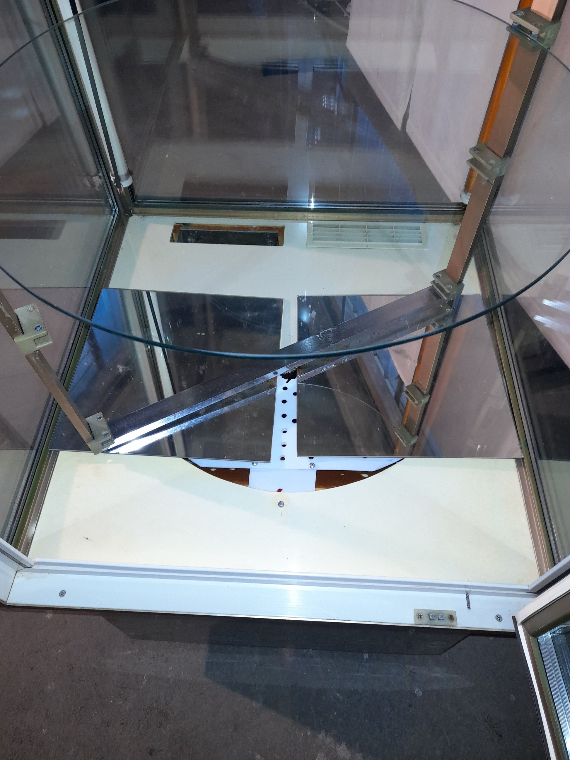 Frigorifero vetrina per torte usato (temperatura 0-4 gradi) misure L 70 P 72 Alto 177 Attrezzatura da ristorazione usata Sd Service Store