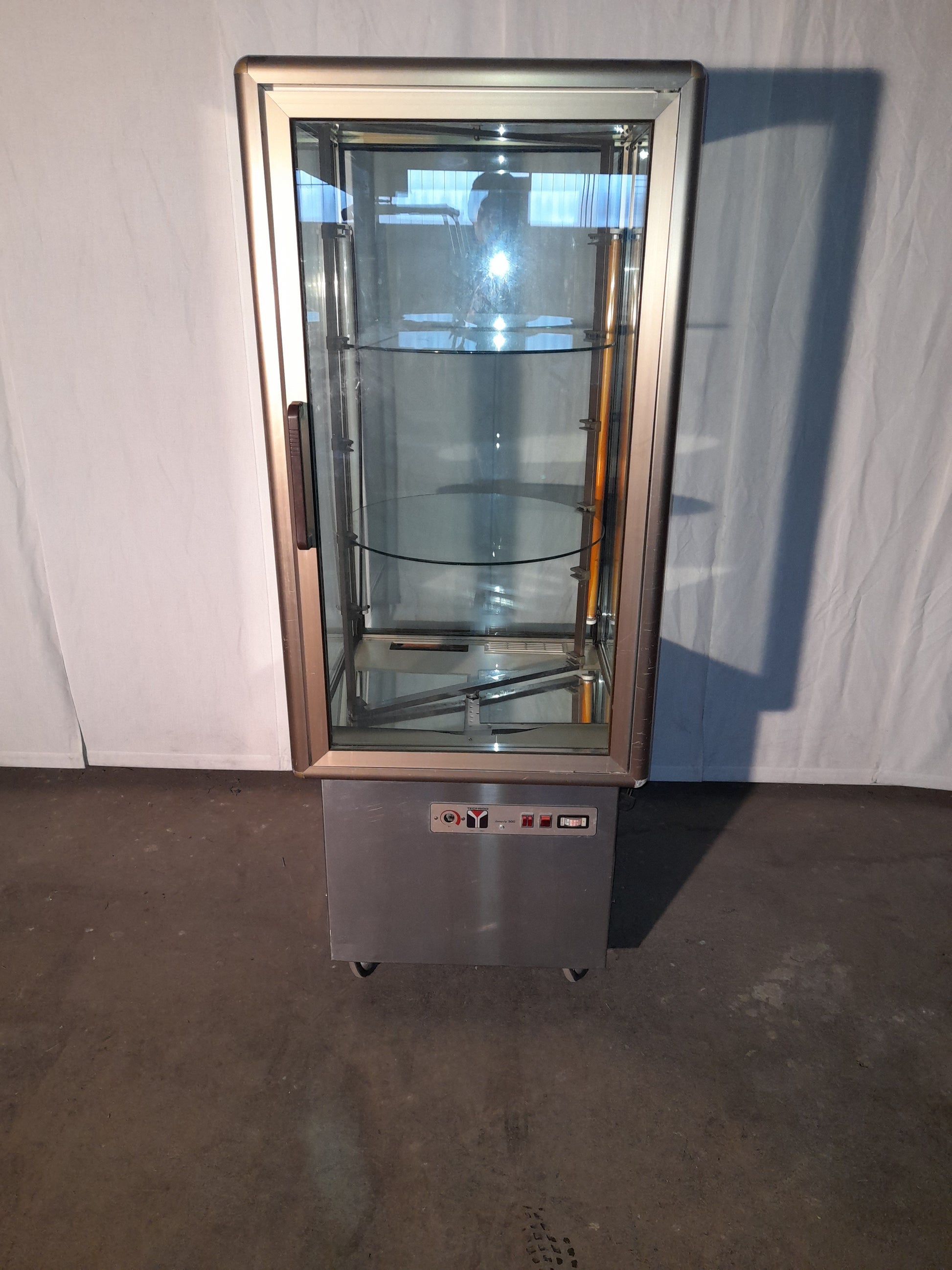 Frigorifero vetrina per torte usato (temperatura 0-4 gradi) misure L 70 P 72 Alto 177 Attrezzatura da ristorazione usata Sd Service Store