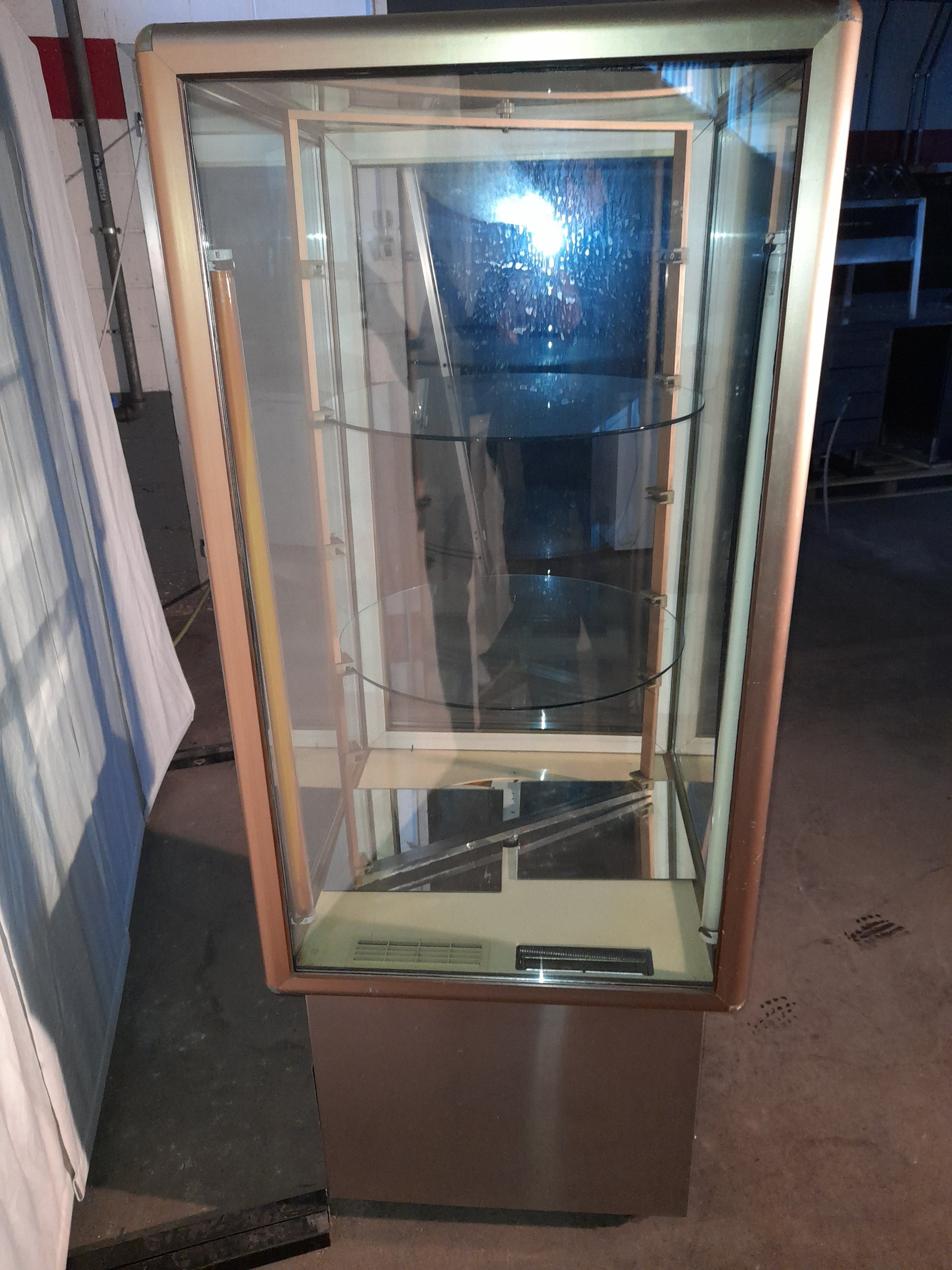 Frigorifero vetrina per torte usato (temperatura 0-4 gradi) misure L 70 P 72 Alto 177 Attrezzatura da ristorazione usata Sd Service Store