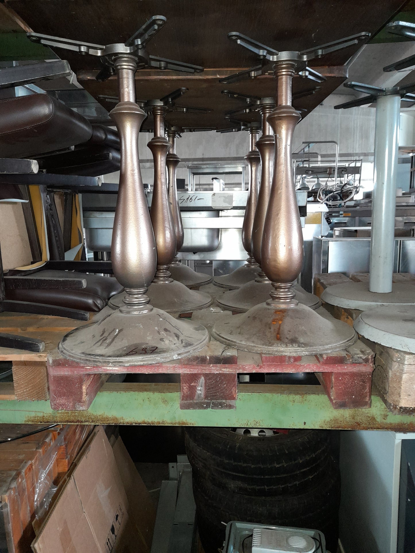 6 Piantane per tavoli ristorante usate colore oro (puo sostenere un piano max 80x80) altezza 73 Ristorazione Sd Service Store