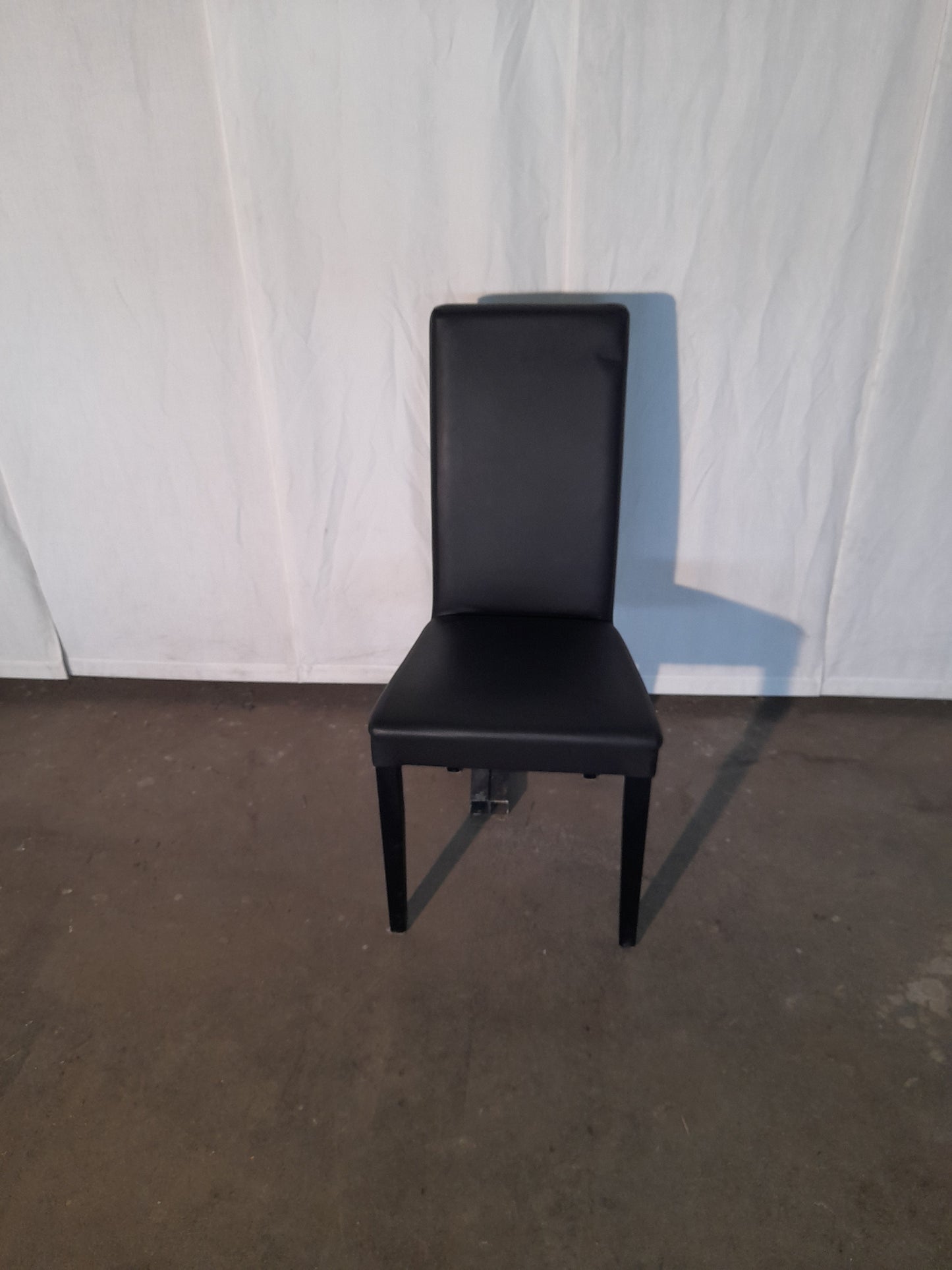 17 Sedie usate in ecopelle nero Altezza seduta 47 cm Attrezzatura da ristorazione usata Sd Service Store