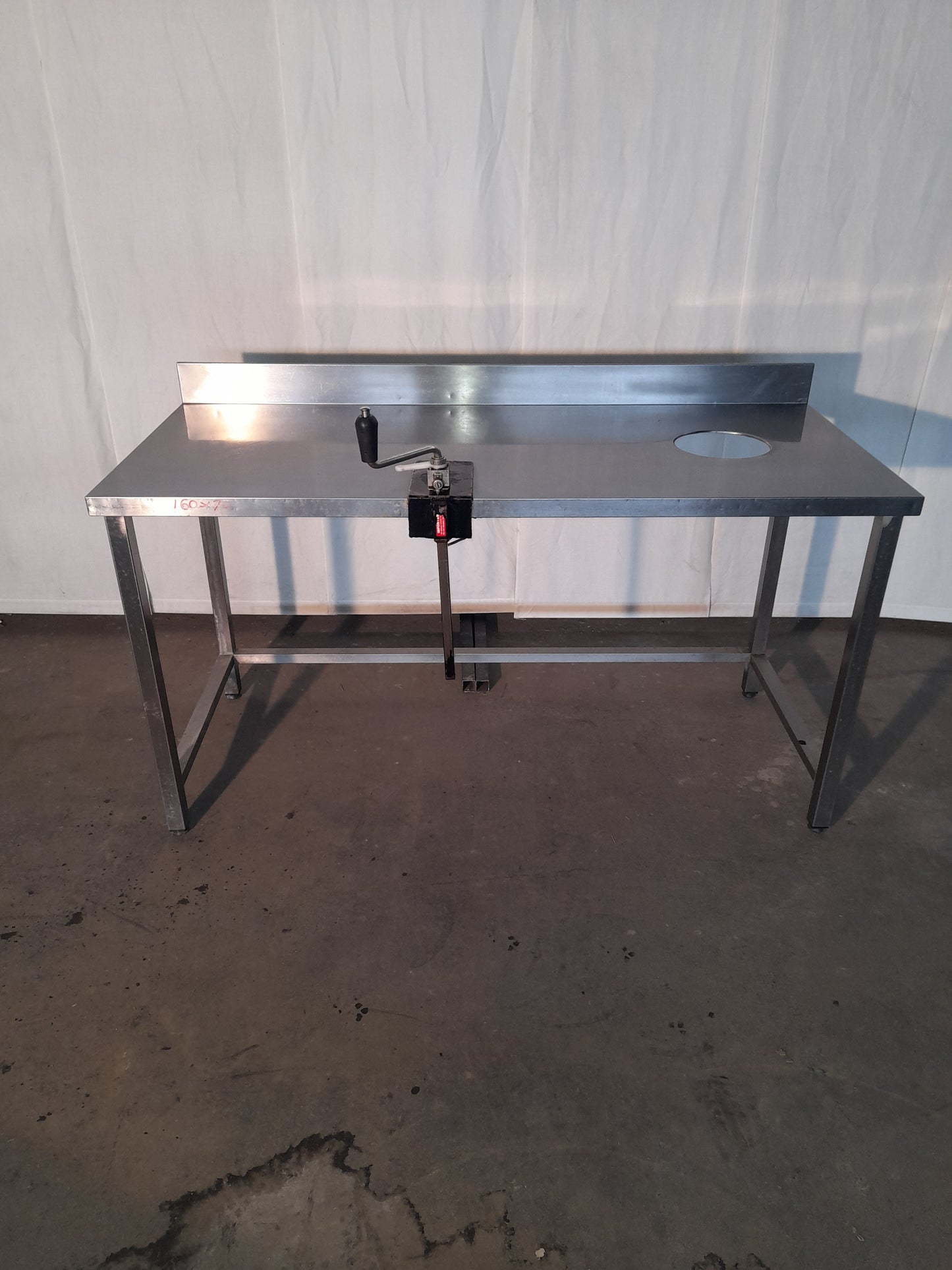 Tavolo usato in acciaio aisi 304 con foro per sbarazzo (consegnato con apriscatole ) misure L 160 P 70 Alto 85 Attrezzatura da ristorazione usata Sd Service Store