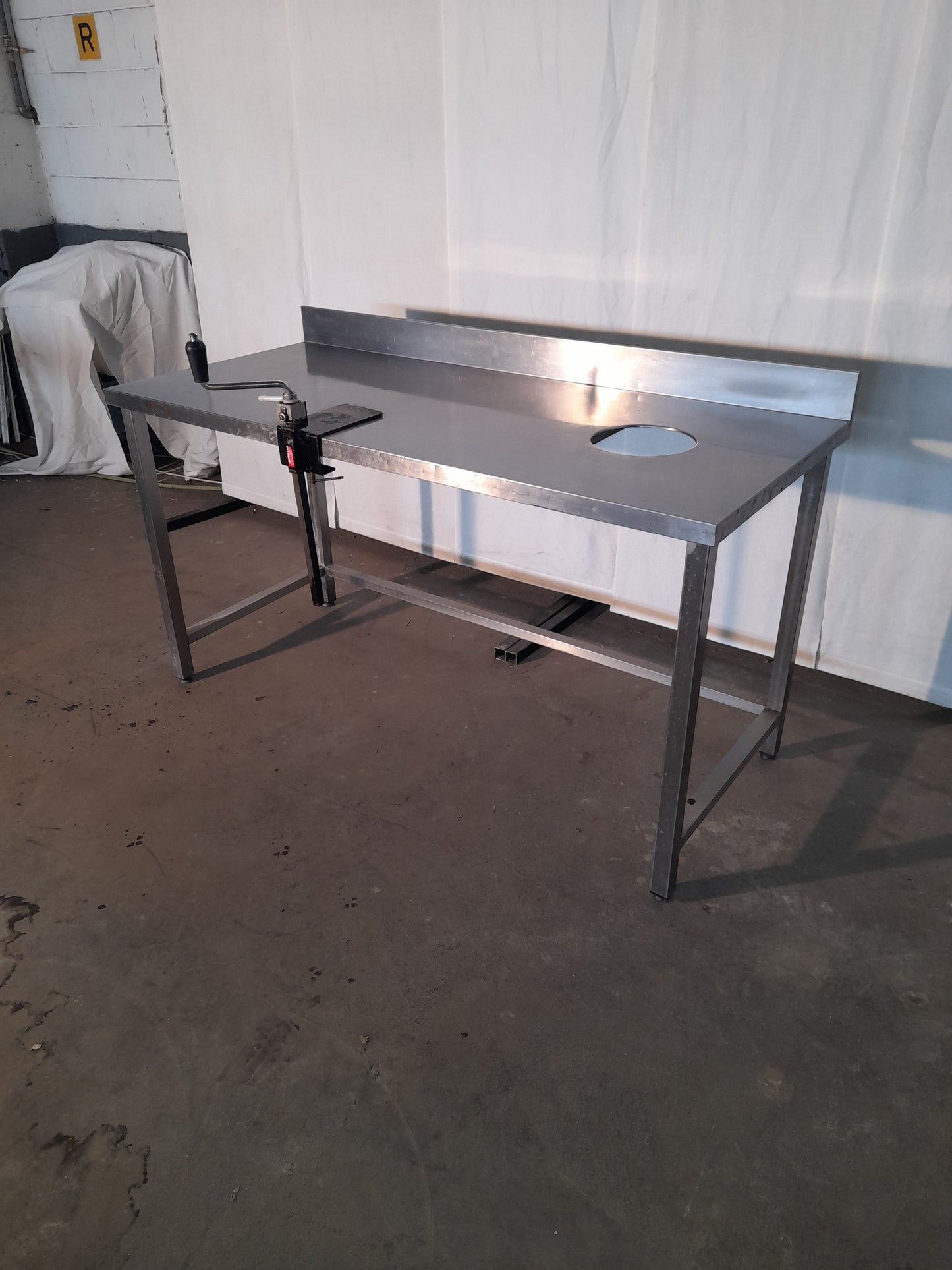 Tavolo usato in acciaio aisi 304 con foro per sbarazzo (consegnato con apriscatole ) misure L 160 P 70 Alto 85 Attrezzatura da ristorazione usata Sd Service Store
