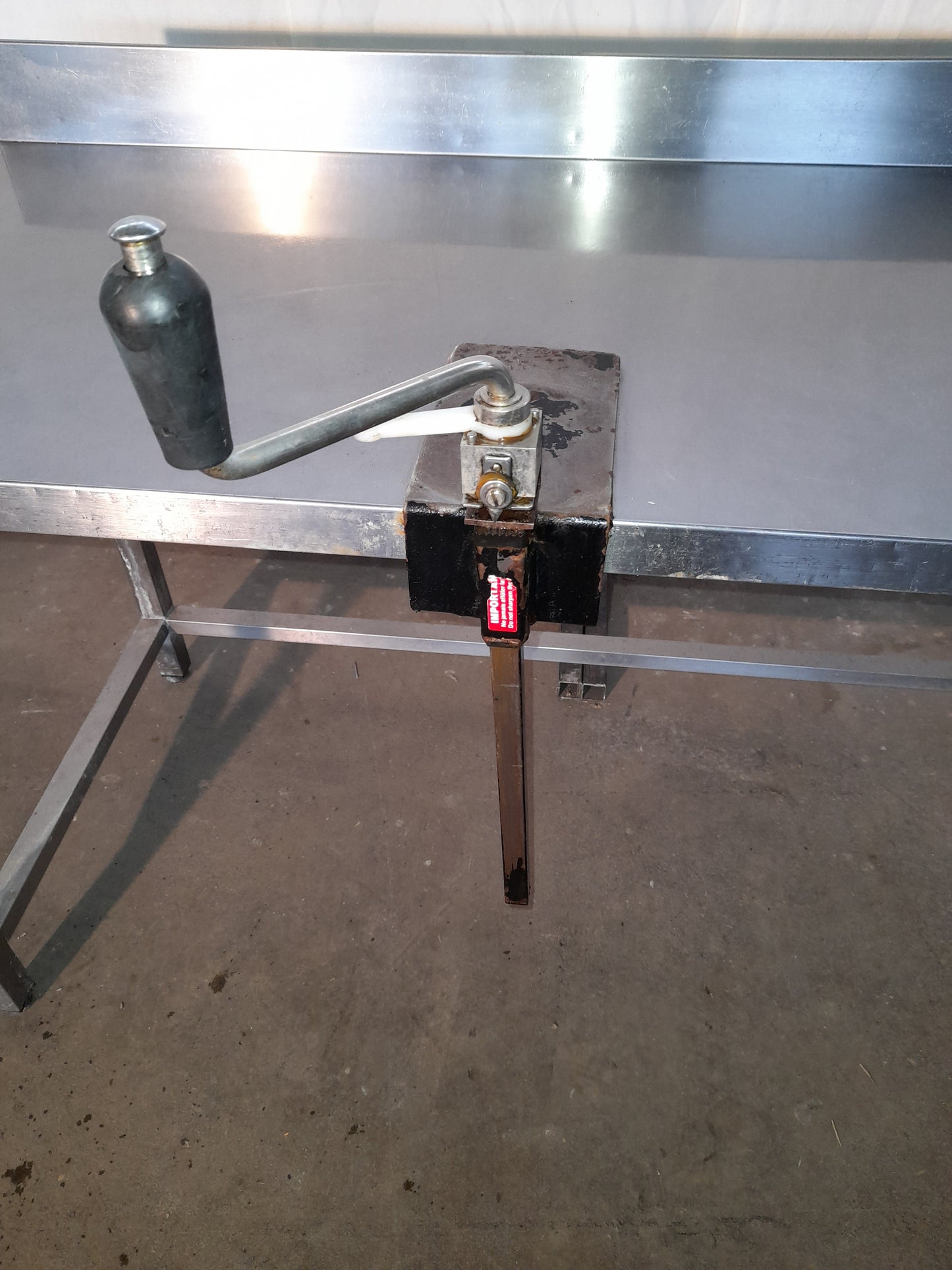 Tavolo usato in acciaio aisi 304 con foro per sbarazzo (consegnato con apriscatole ) misure L 160 P 70 Alto 85 Attrezzatura da ristorazione usata Sd Service Store