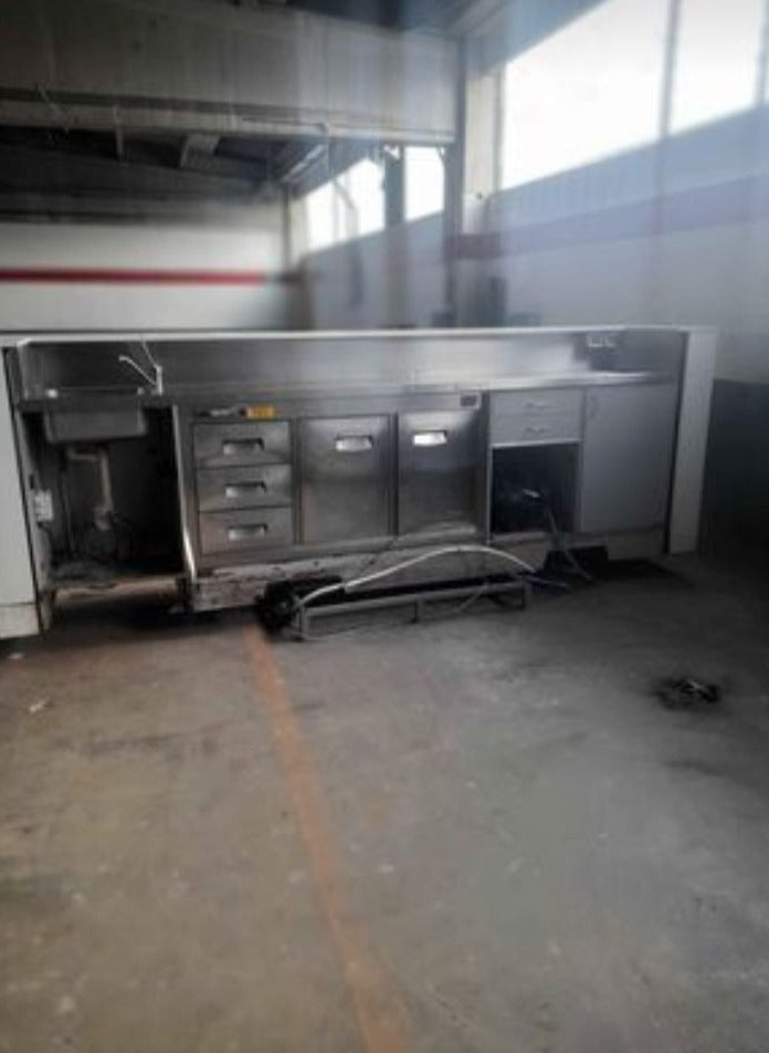 Bancone bar con retrobanco usato (lunghezza del banco bar con marmo 340 cm)  (misure retrobanco in foto) Attrezzatura da ristorazione usata Sd Service Store