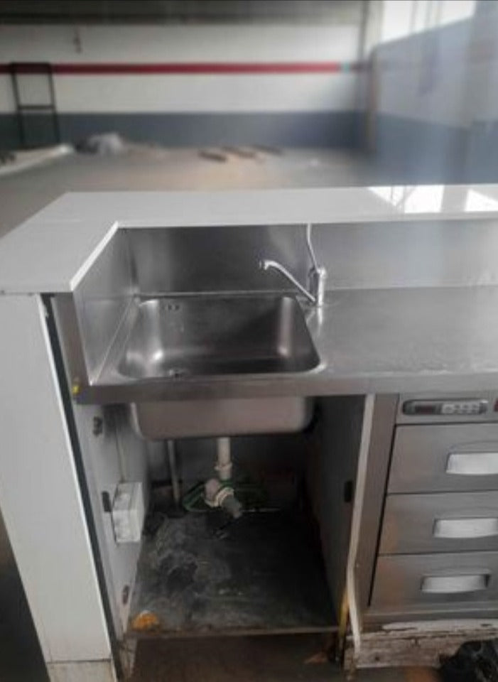 Bancone bar con retrobanco usato (lunghezza del banco bar con marmo 340 cm)  (misure retrobanco in foto) Attrezzatura da ristorazione usata Sd Service Store