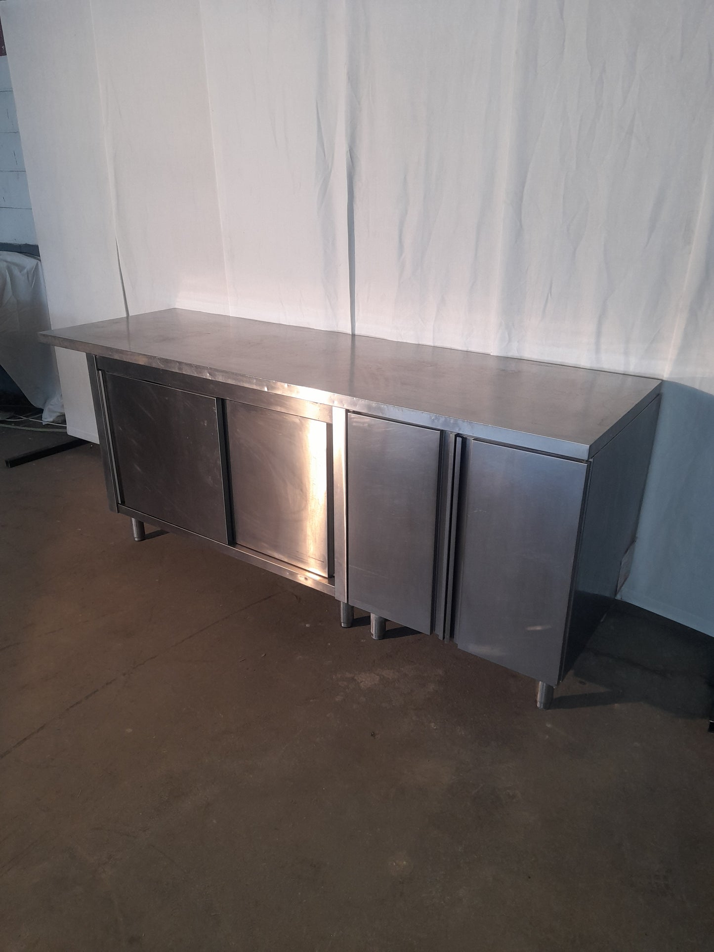 Banco usato in acciaio aisi 304 con 2 sportelli e 2 porte battenti misure L 216 P 70 Alto 85 Attrezzatura da ristorazione usata Sd Service Store