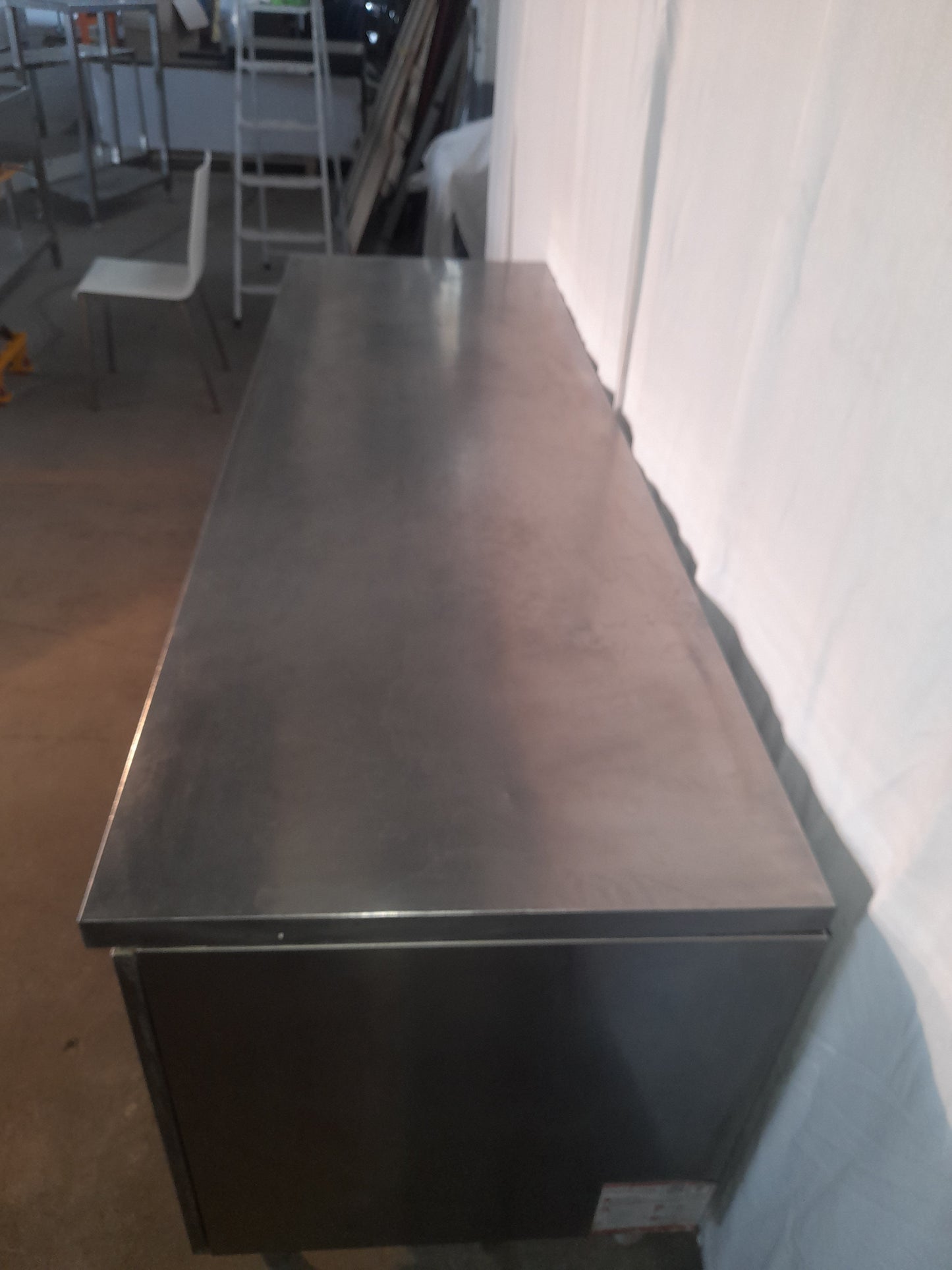 Banco usato in acciaio aisi 304 con 2 sportelli e 2 porte battenti misure L 216 P 70 Alto 85 Attrezzatura da ristorazione usata Sd Service Store