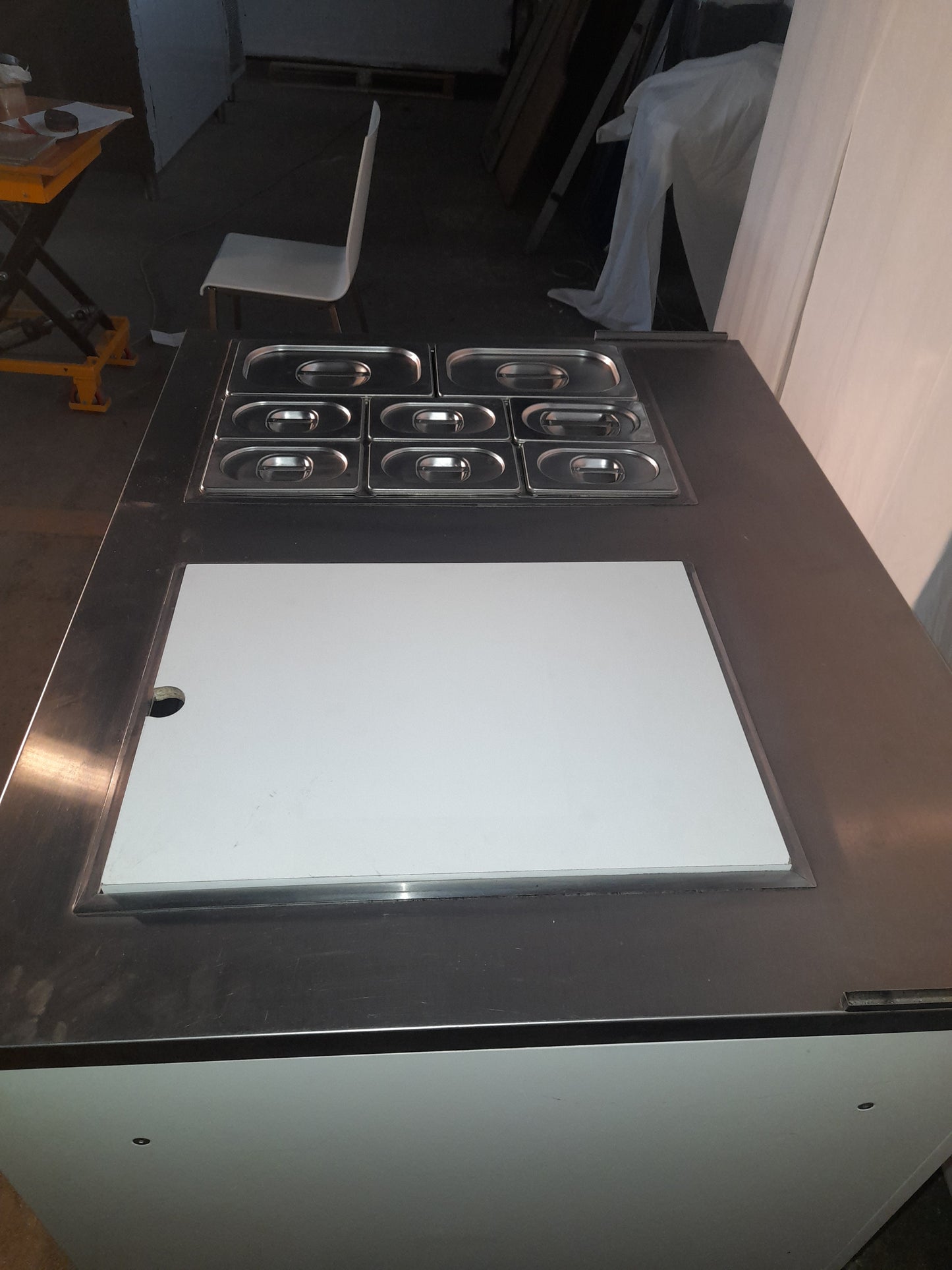 Banco saladette usato con vetro frontale (compreso di vaschette come da foto ) misure L 102 P 80 Alto 93/97 Attrezzatura da ristorazione usata Sd Service Store