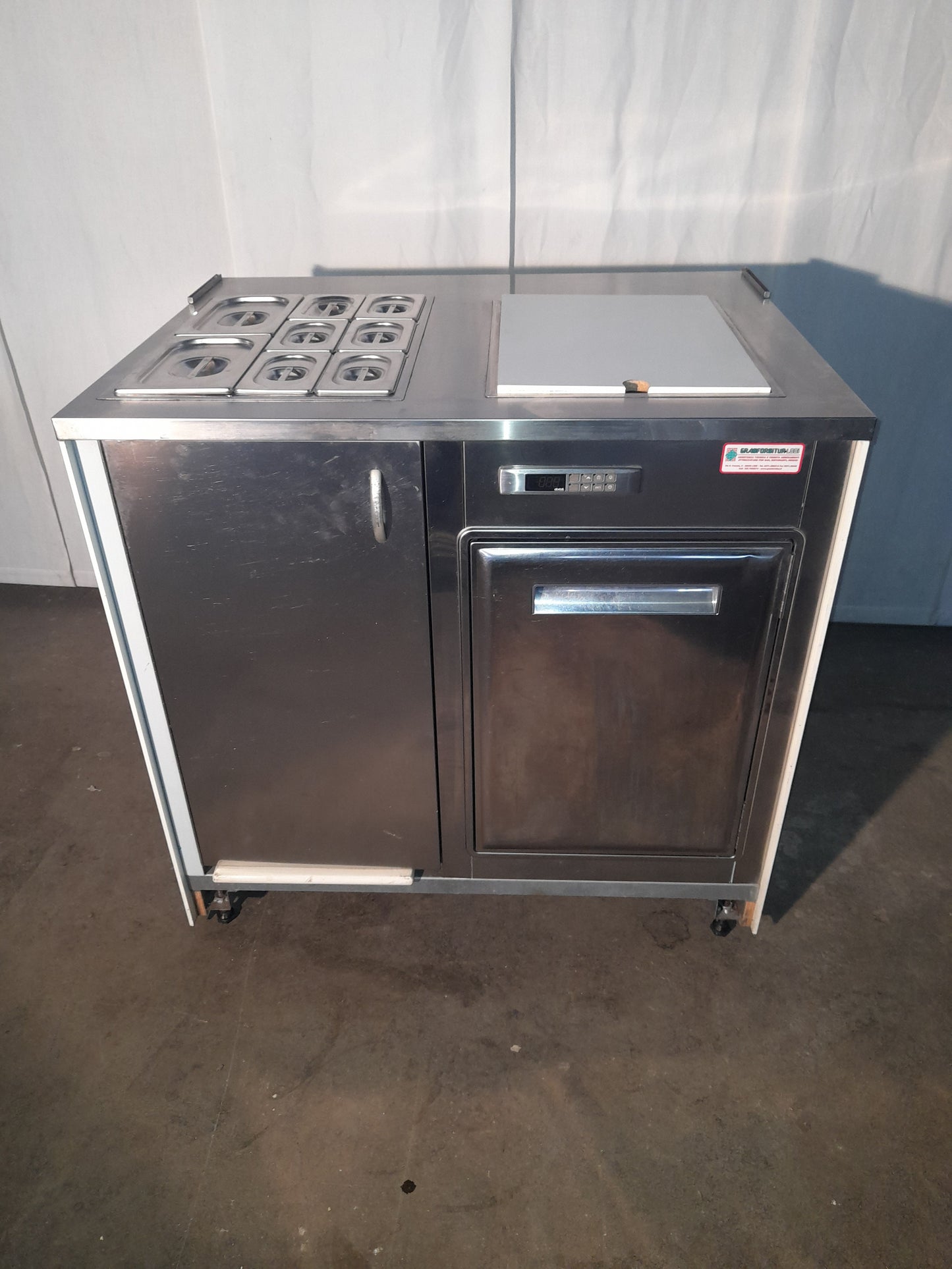 Banco saladette usato con vetro frontale (compreso di vaschette come da foto ) misure L 102 P 80 Alto 93/97 Attrezzatura da ristorazione usata Sd Service Store
