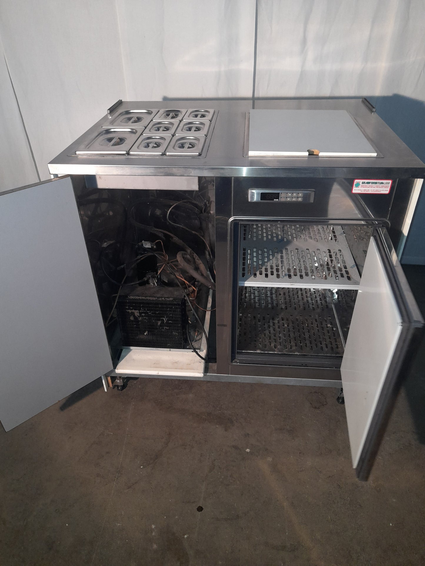 Banco saladette usato con vetro frontale (compreso di vaschette come da foto ) misure L 102 P 80 Alto 93/97 Attrezzatura da ristorazione usata Sd Service Store