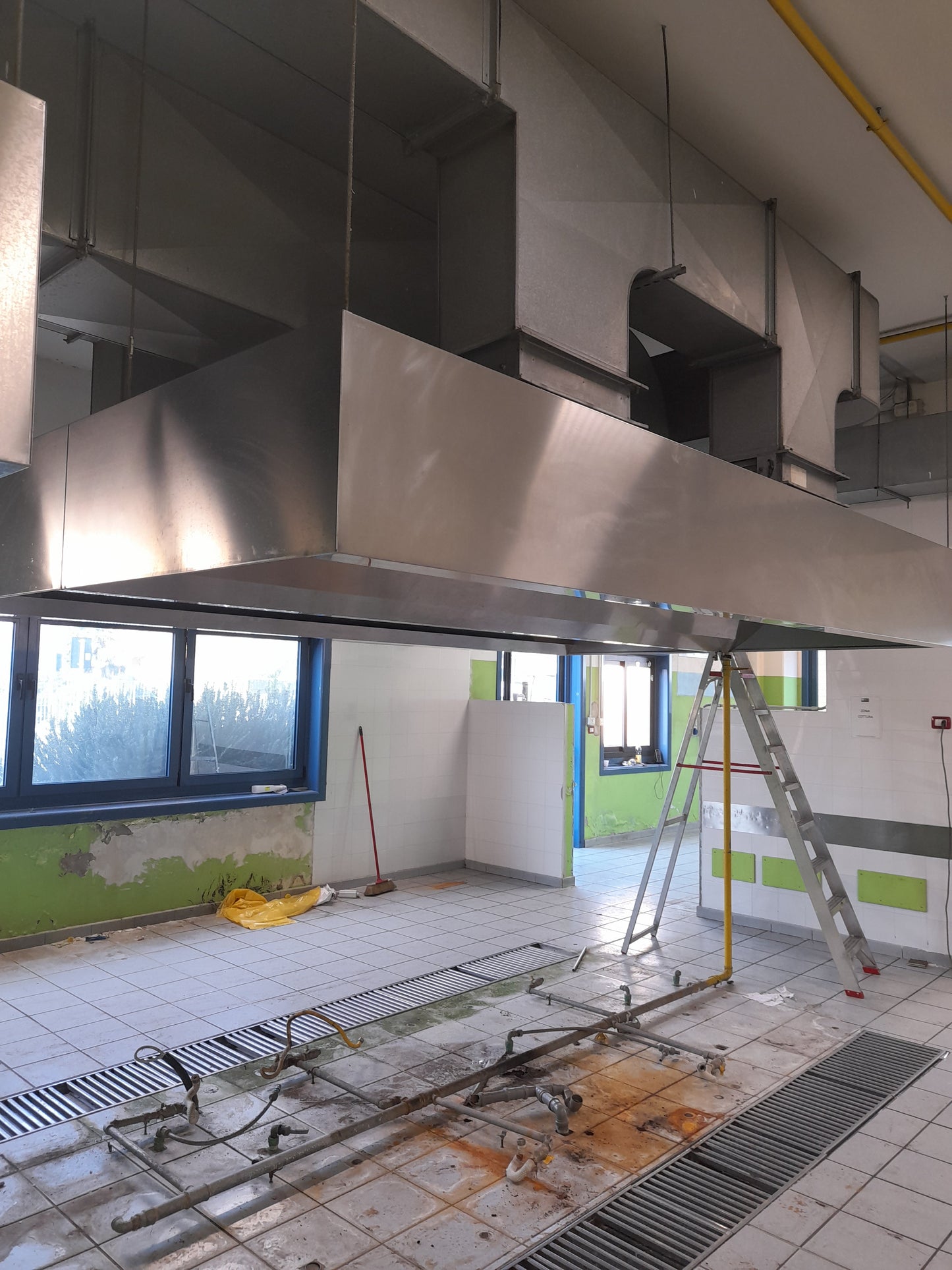 Cappa d'aspirazione usata in acciaio inox aisi 304 misure L 400 P 130 Alta 50 Attrezzatura da ristorazione usata Sd Service Store