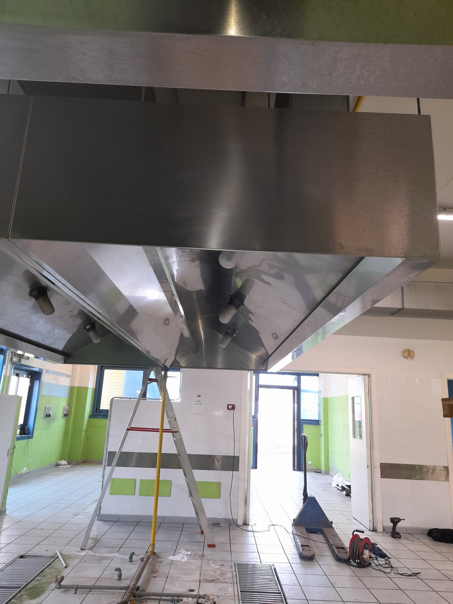 Cappa d'aspirazione usata in acciaio inox aisi 304 misure L 400 P 130 Alta 50 Attrezzatura da ristorazione usata Sd Service Store