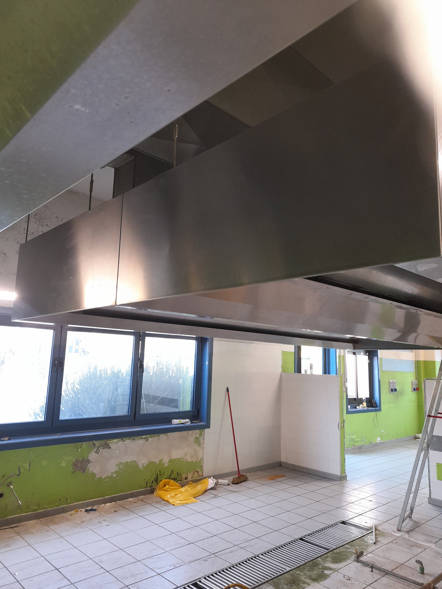 Cappa d'aspirazione usata in acciaio inox aisi 304 misure L 400 P 130 Alta 50 Attrezzatura da ristorazione usata Sd Service Store