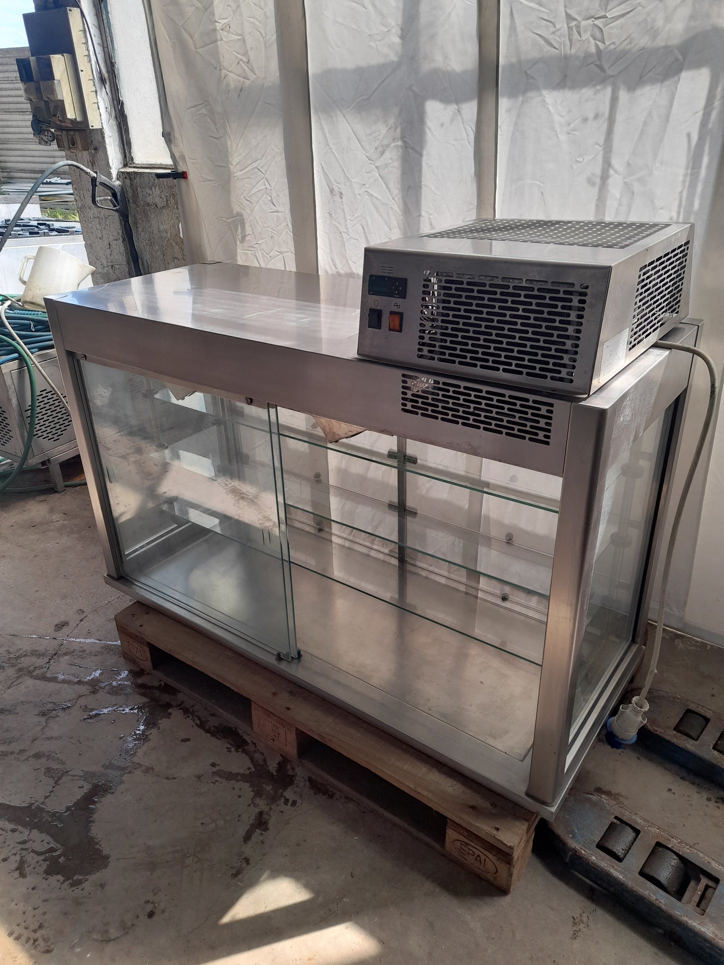 Frigorifero espositore per self service apertura plex su 2 lati (da appoggio) con motore a bordo Misure L 136 P 55 Alto 83 Attrezzatura da ristorazione usata Sd Service Store
