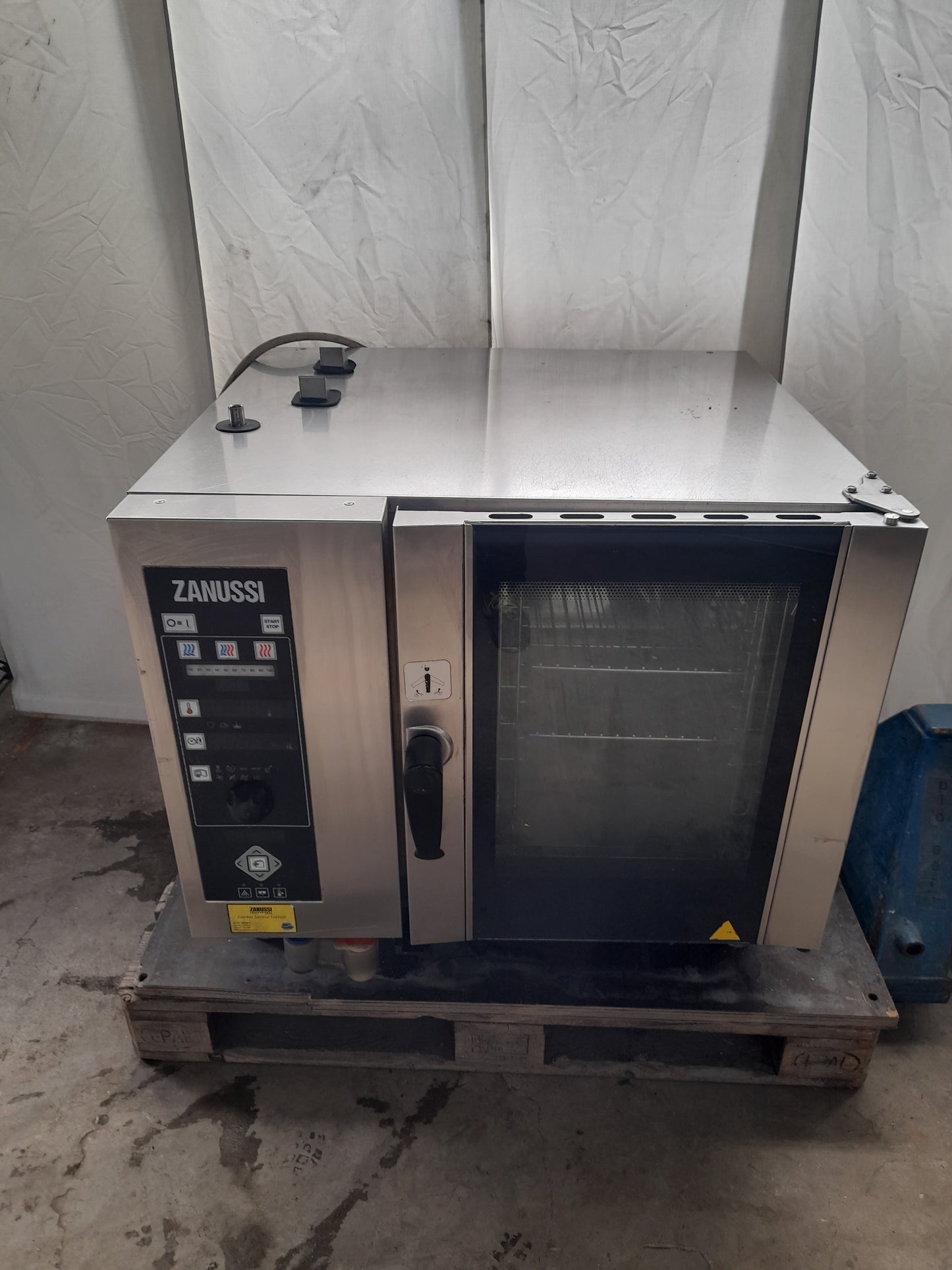 Forno usato Marca Zanussi 6 teglie 530x320 Elettrico ( convenzione e vapore ) in acciaio aisi 304 misure L 77 P 90 Alto 89 Attrezzatura da ristorazione usata Sd Service Store