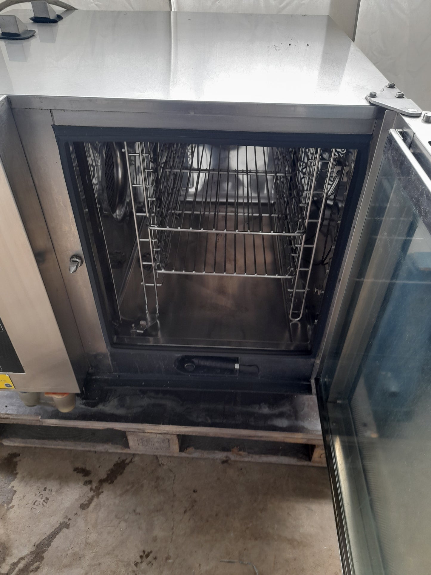 Forno usato Marca Zanussi 6 teglie 530x320 Elettrico ( convenzione e vapore ) in acciaio aisi 304 misure L 77 P 90 Alto 89 Attrezzatura da ristorazione usata Sd Service Store