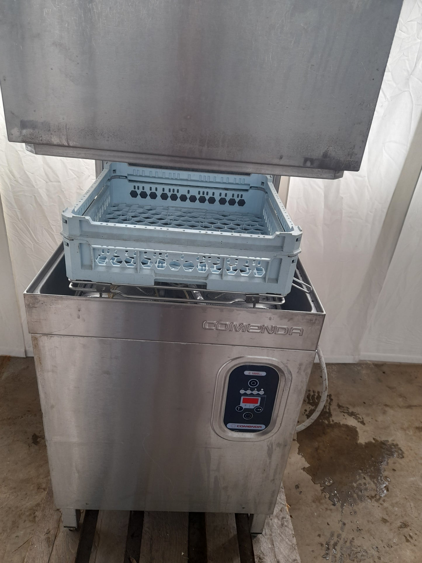 Lavastoviglie usata a capote marca Commenda ( cesto 60x 60 cm ) Misure L 72 P 75 Alta da aperta 183 Attrezzatura da ristorazione usata Sd Service Store