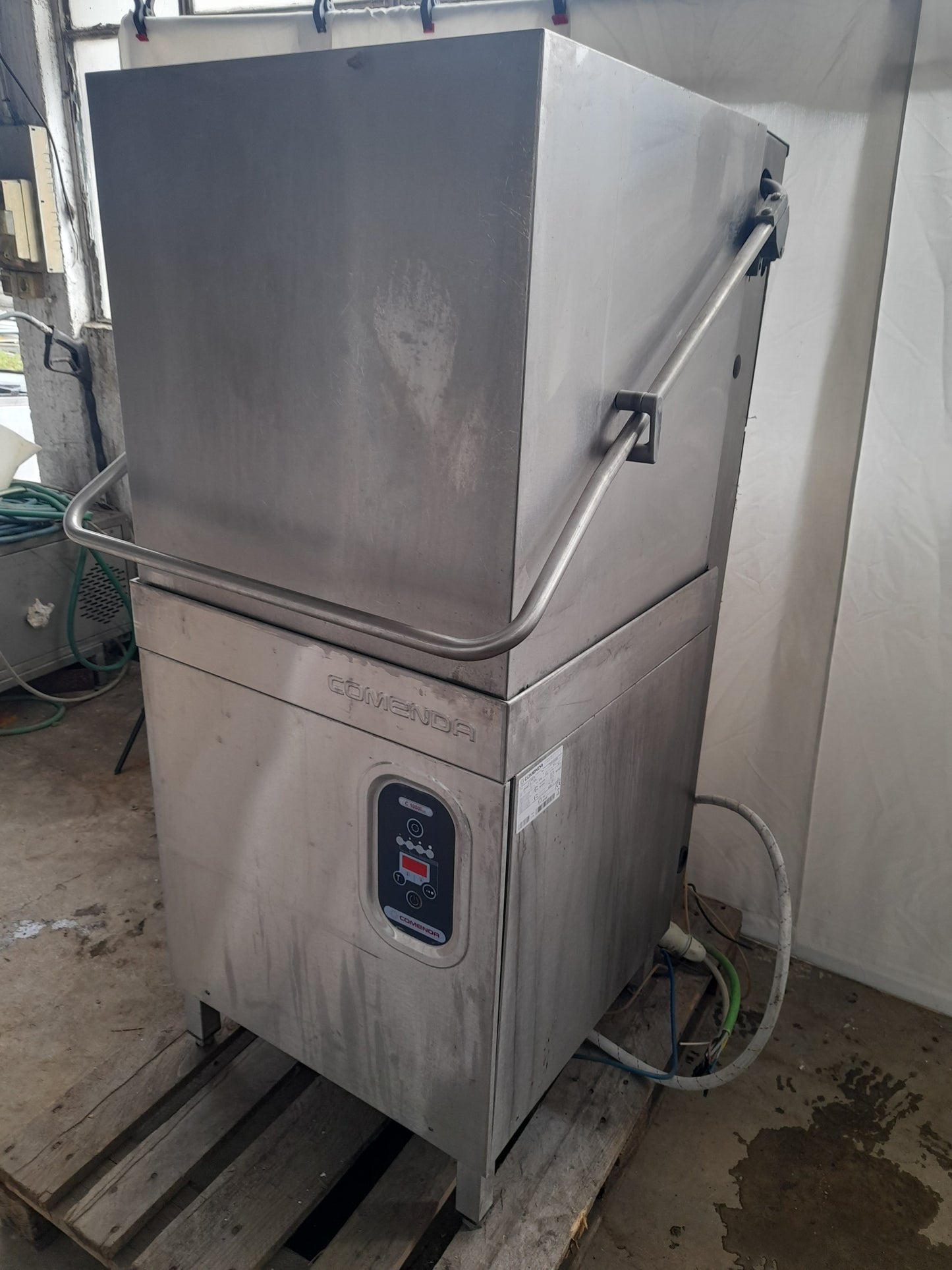 Lavastoviglie usata a capote marca Commenda ( cesto 60x 60 cm ) Misure L 72 P 75 Alta da aperta 183 Attrezzatura da ristorazione usata Sd Service Store