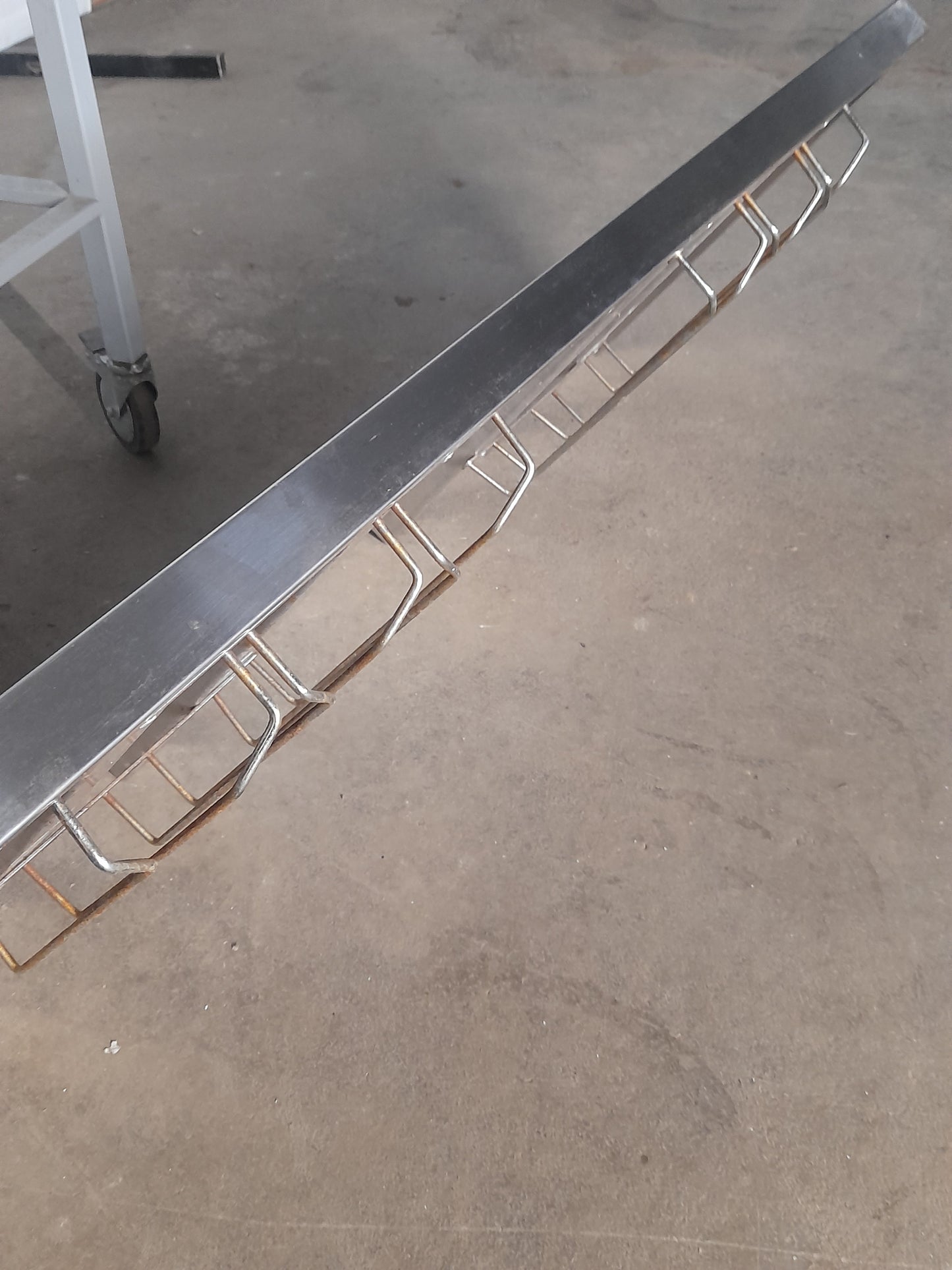 Mensola usata in acciaio inox aisi 304 (con supporti per calici- removibili ) misure L 120 P 50 (copia) Attrezzatura da ristorazione usata Sd Service Store