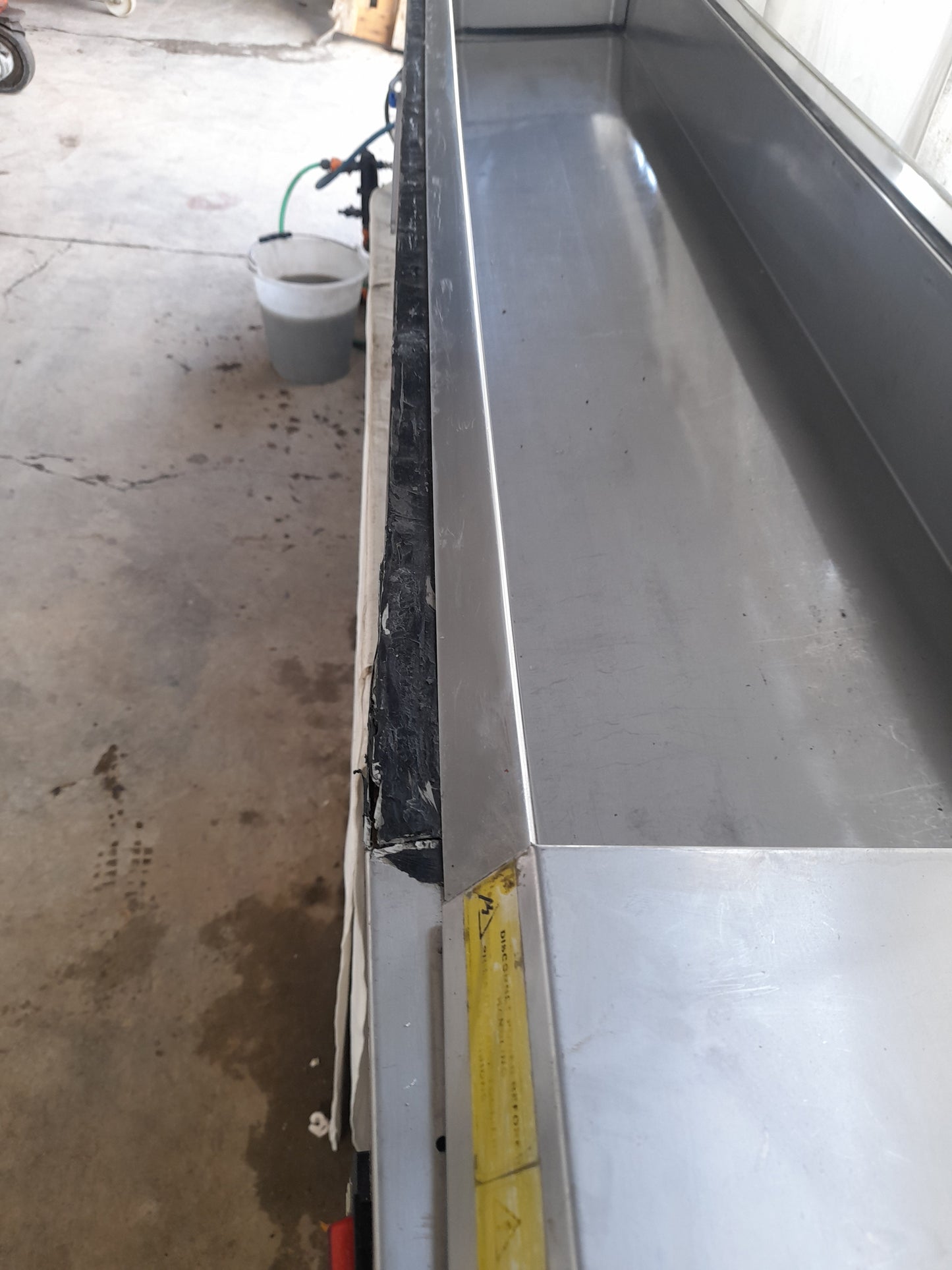 Vetrina porta ingredienti refrigerata usata (é stata riparata ma è funzionante) L 260 P 42 Alta 23 Attrezzatura da ristorazione usata Sd Service Store
