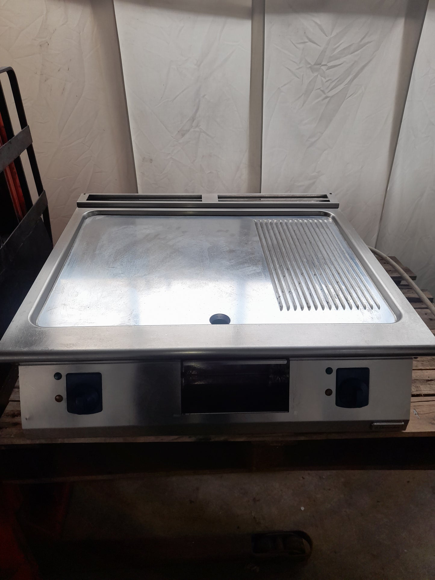 Piastra elettrica usata da appoggio (380 v) marca Electrolux (Frytop 1/3 rigato - 2/3 liscia ) misure L 80 P 75 alta 25 Attrezzatura da ristorazione usata Sd Service Store