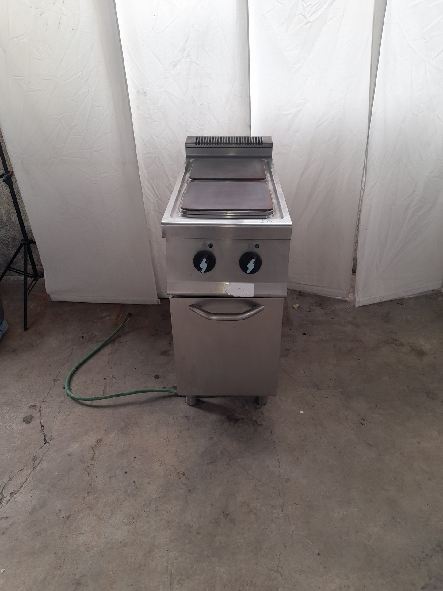 Cucina usata 2 piastre elettrica (380 V) (marca Silko) L 40 P 90 Alta 85 Attrezzatura da ristorazione usata Sd Service Store