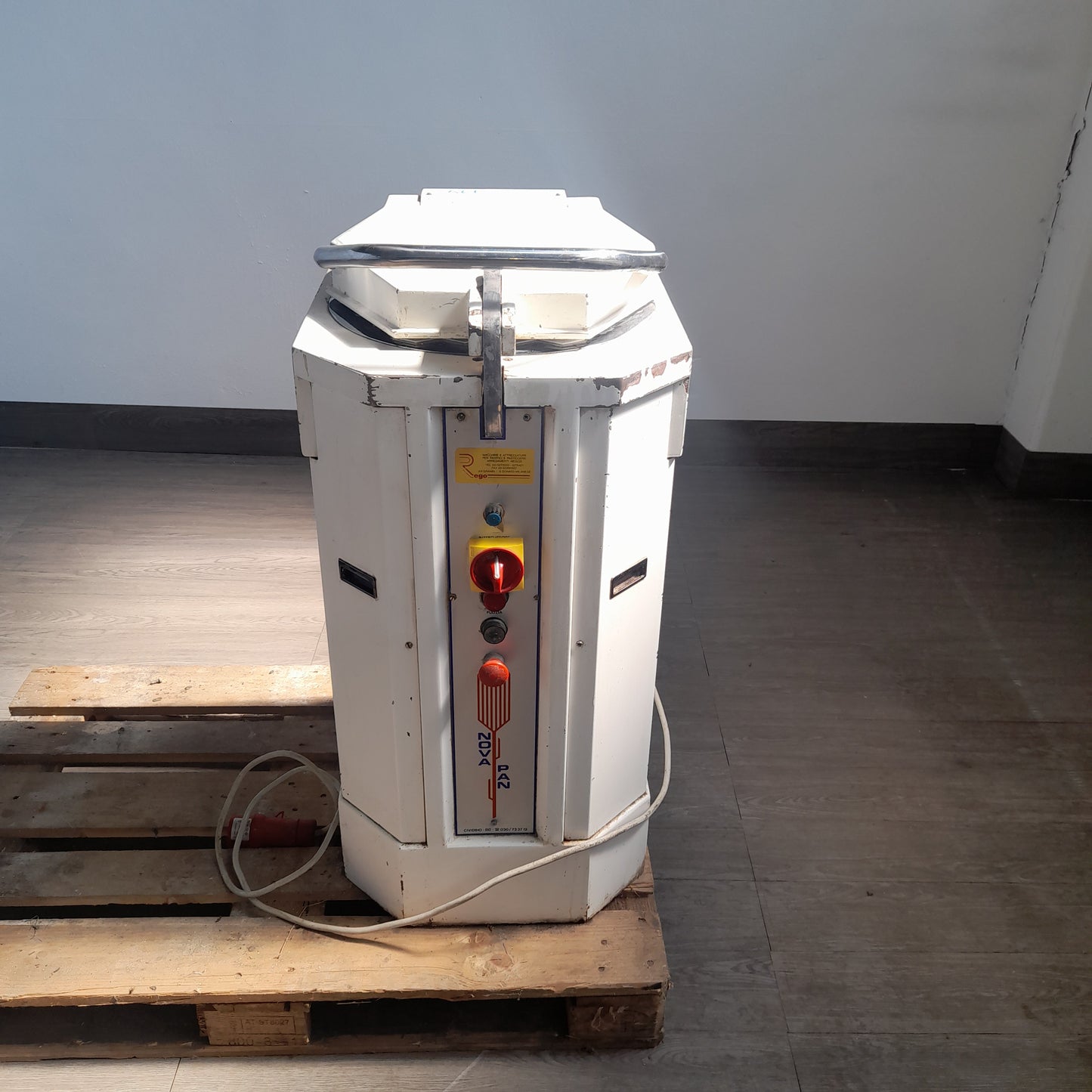 Spezzatice esagonale usata per impasto pane e pizza (37 tagli da 50 a 250 gr) corrente 380 v Attrezzatura da ristorazione usata Sd Service Store