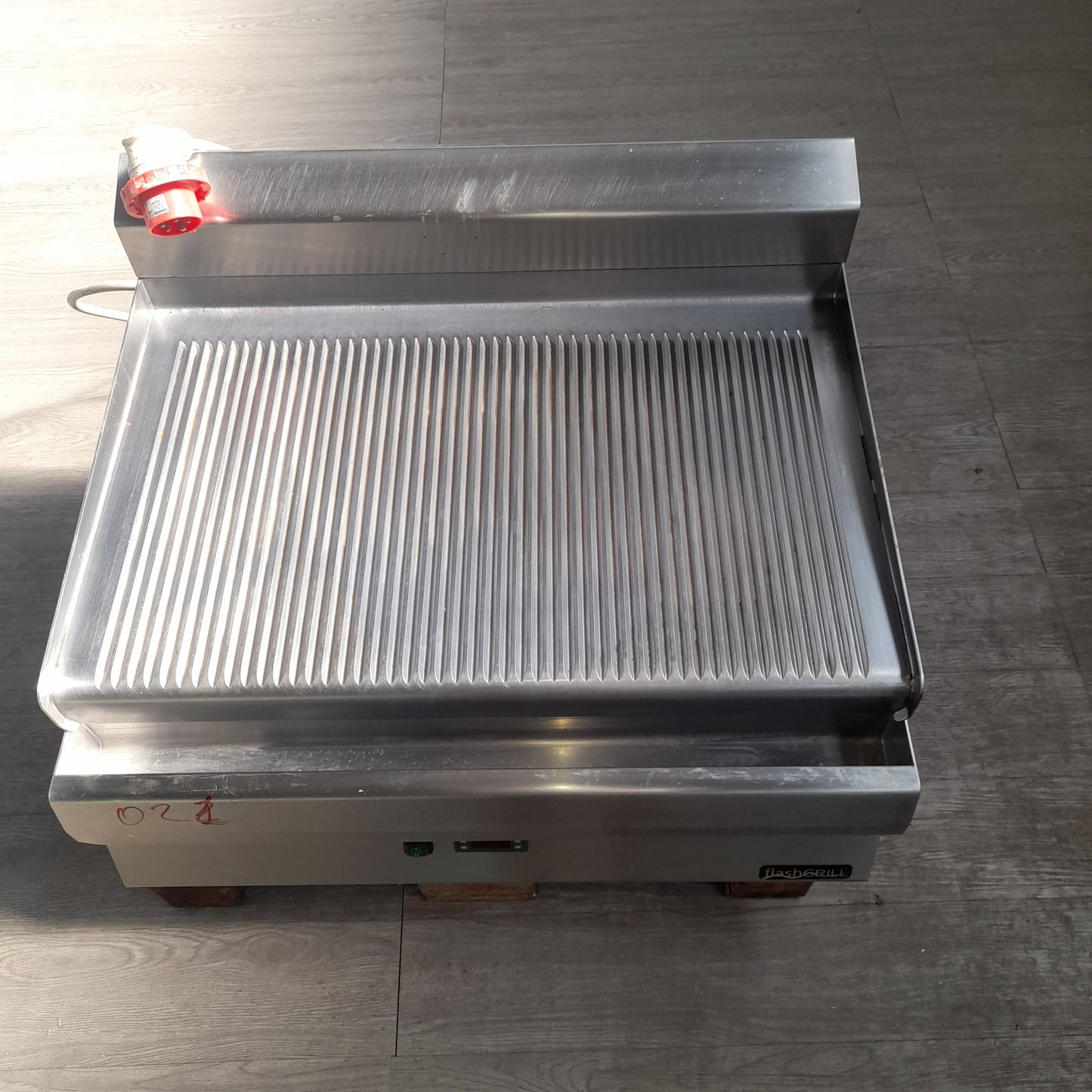 Piastra elettrica usata da appoggio (380 v) marca Flash Grill riscaldamento a olio (tutta rigata) misure L 80 P 75 alta 25 Attrezzatura da ristorazione usata Sd Service Store