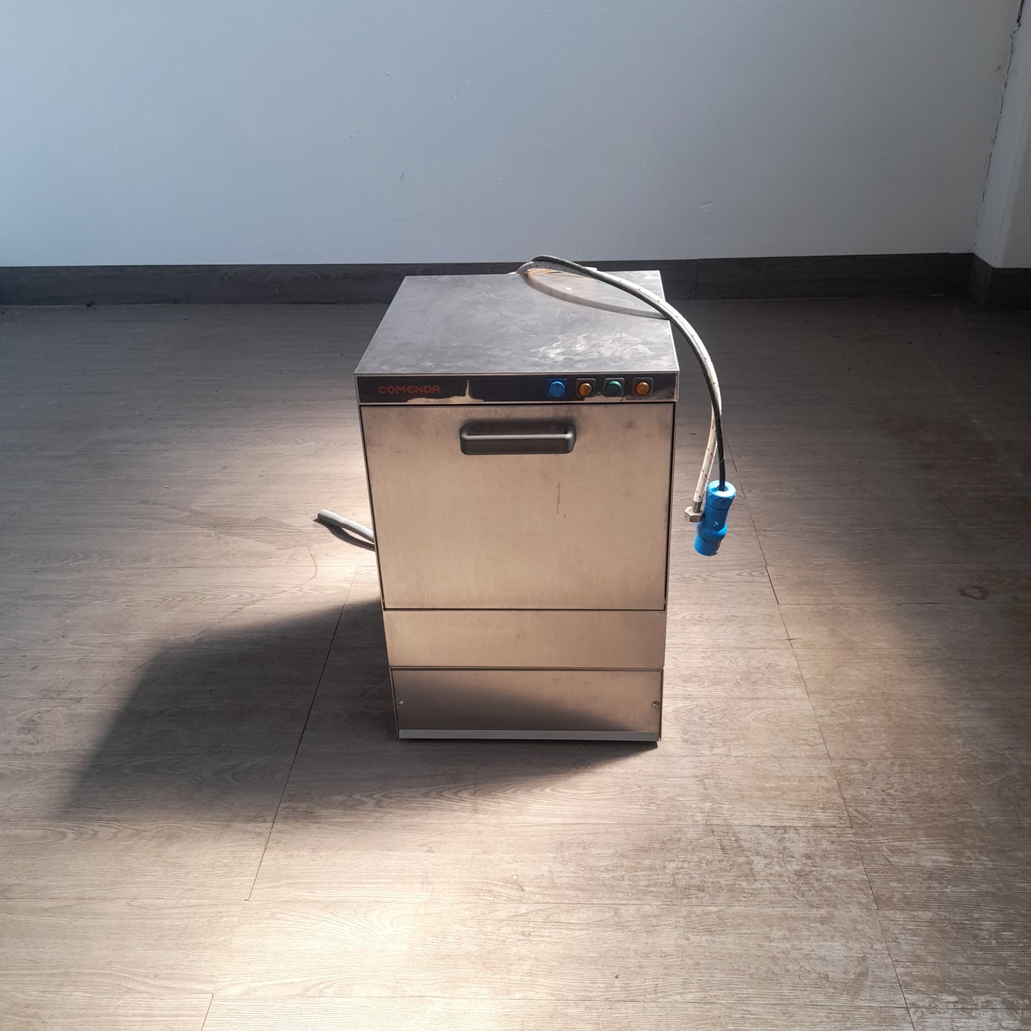 Lavabicchieri usata marca Commenda 220v ( cesto 40x 40 cm ) Misure L 46 P 53 Alta 70 max calice 20 cm Attrezzatura da ristorazione usata Sd Service Store