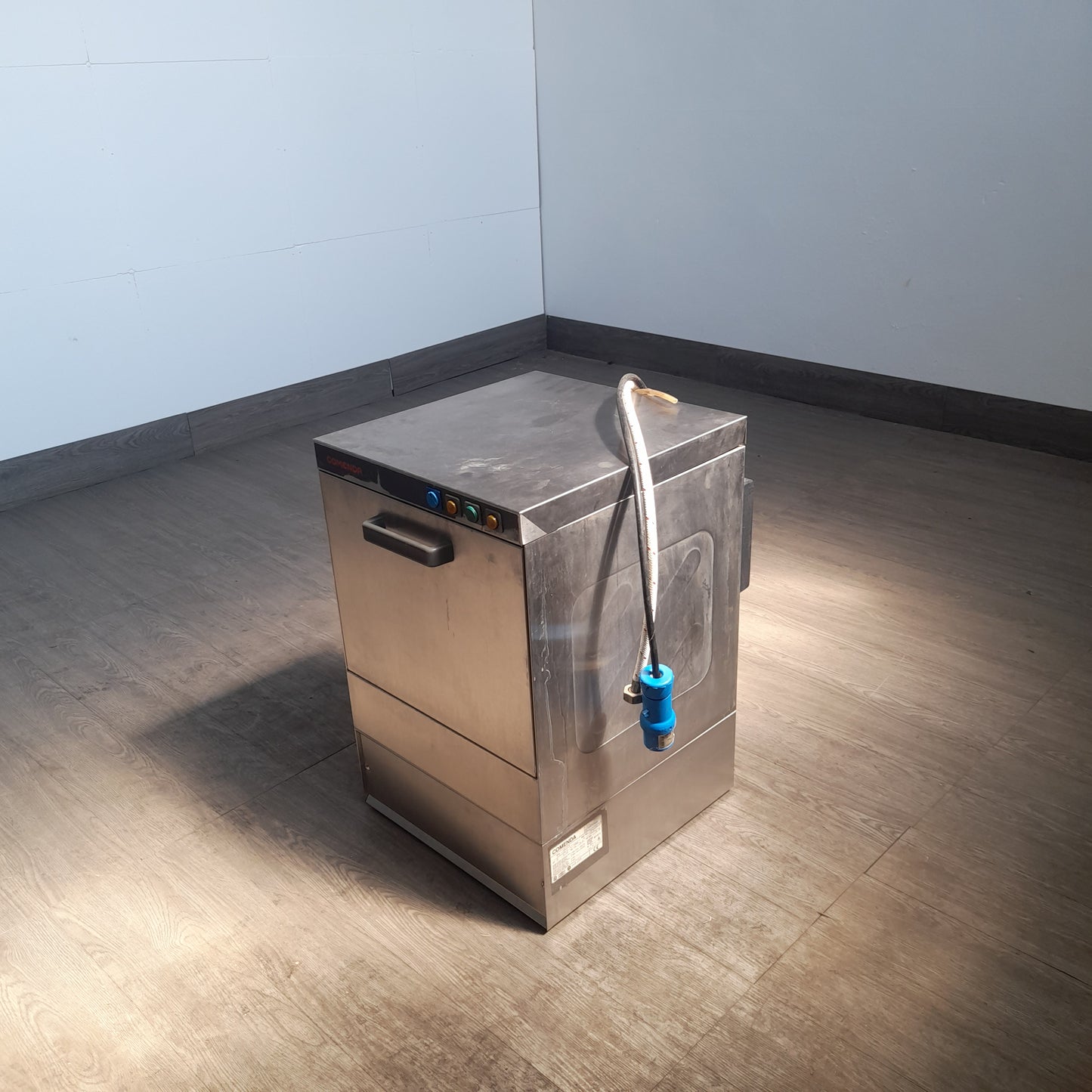 Lavabicchieri usata marca Commenda 220v ( cesto 40x 40 cm ) Misure L 46 P 53 Alta 70 max calice 20 cm Attrezzatura da ristorazione usata Sd Service Store