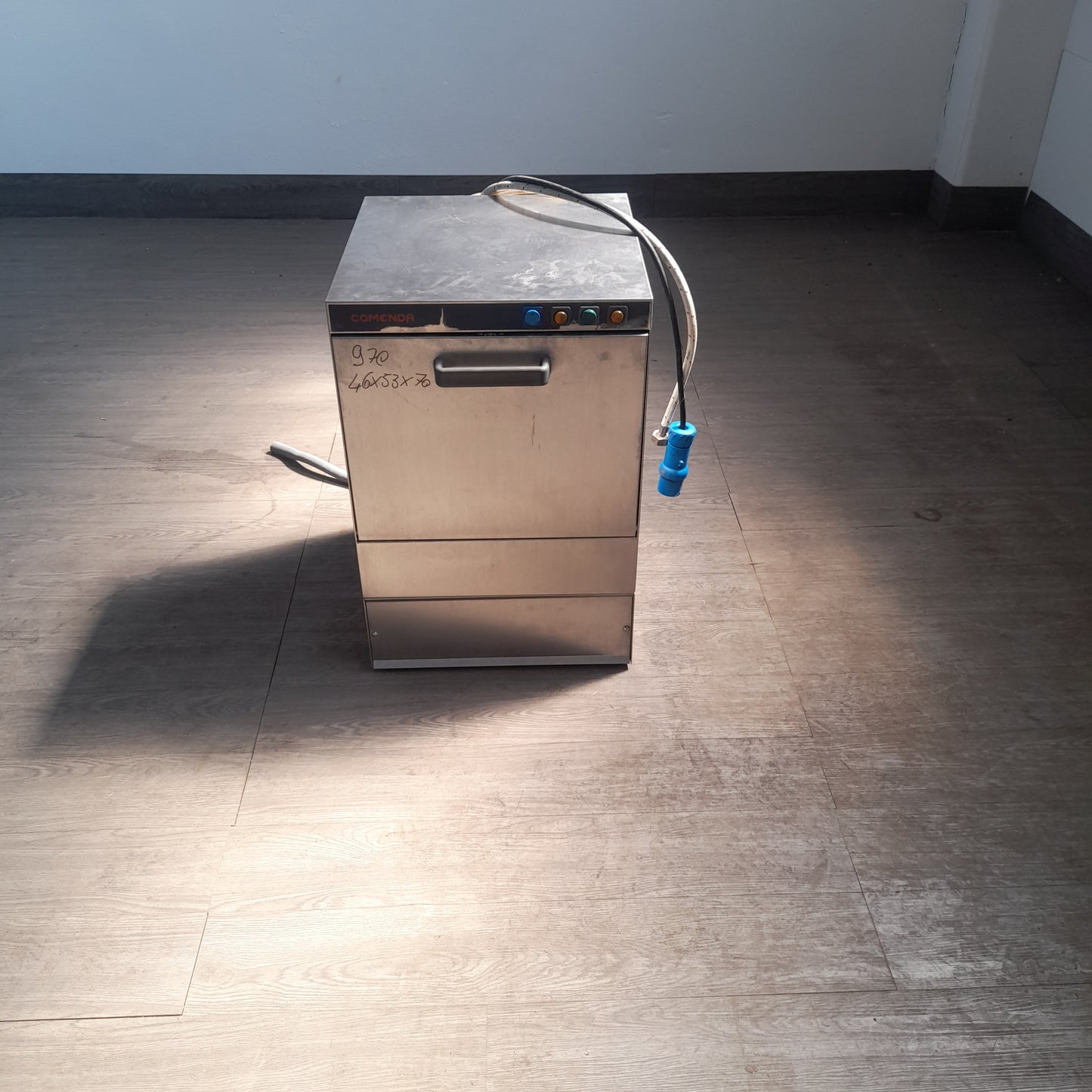 Lavabicchieri usata marca Commenda 220v ( cesto 40x 40 cm ) Misure L 46 P 53 Alta 70 max calice 20 cm Attrezzatura da ristorazione usata Sd Service Store