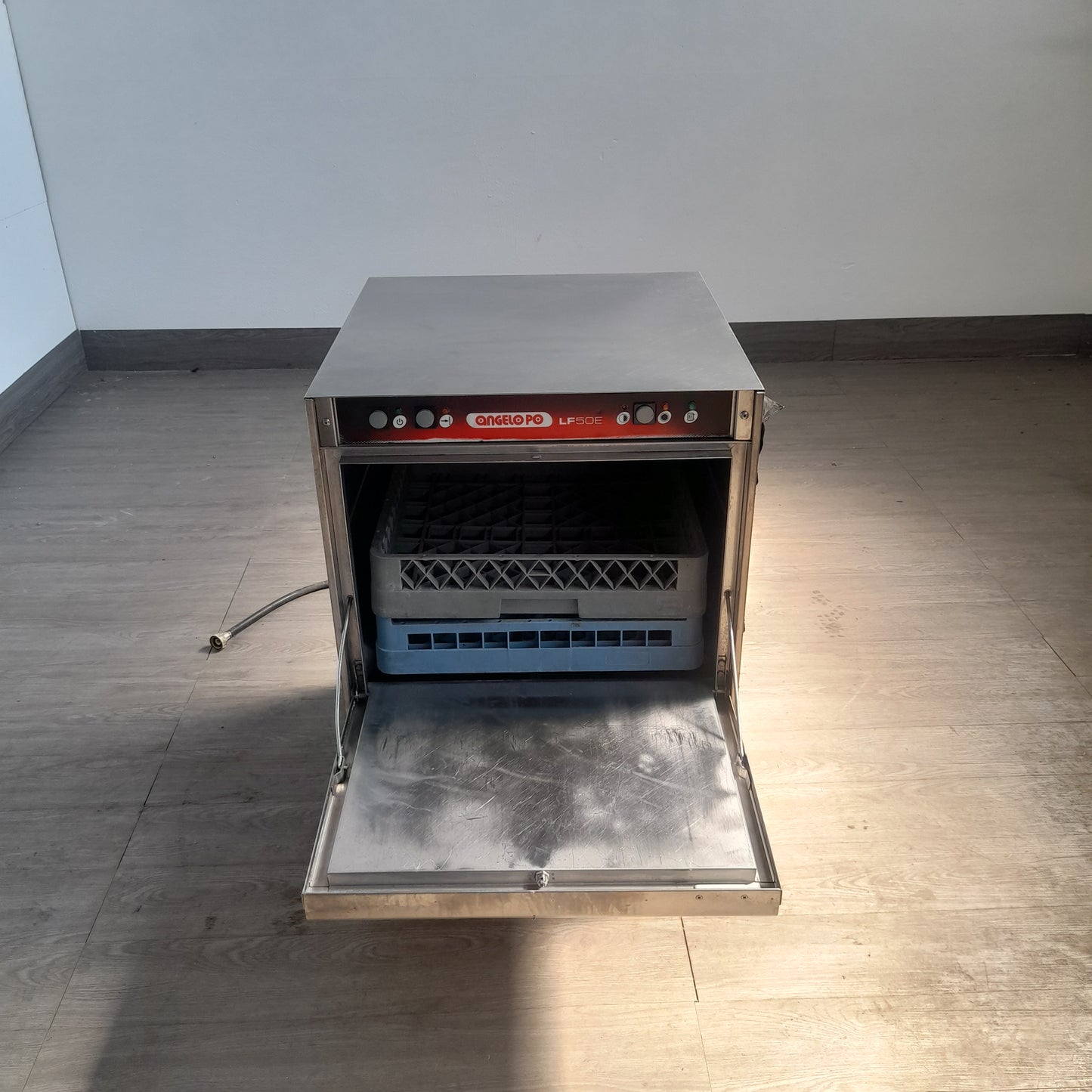 Lavastoviglie usata marca Angelo Po 380v ( cesto 50x 50 cm ) Misure L 60 P 60 Alta 85 Attrezzatura da ristorazione usata Sd Service Store
