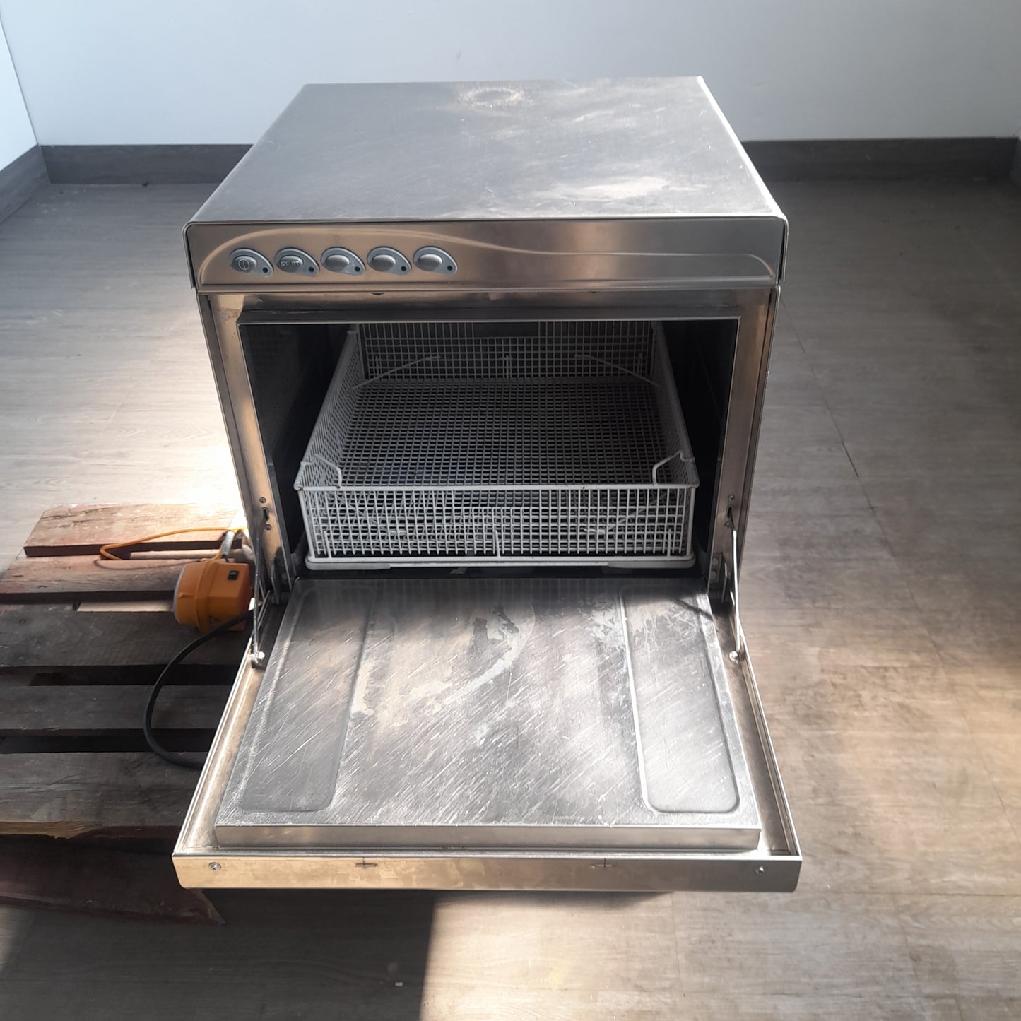 Lavastoviglie usata marca Kromo 220v ( cesto 50x 50 cm ) Misure L 60 P 60 Alta 84 Attrezzatura da ristorazione usata Sd Service Store