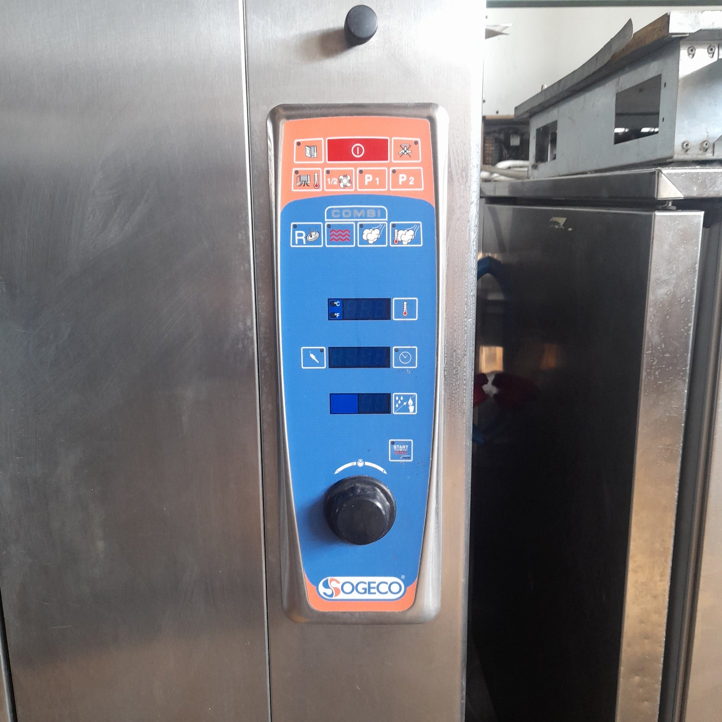 Forno per ristorante a gas (marca SOGECO) CARRELLO ESTRAIBILE. (da sostituire sonda al cuore) Attrezzatura da ristorazione usata Sd Service Store