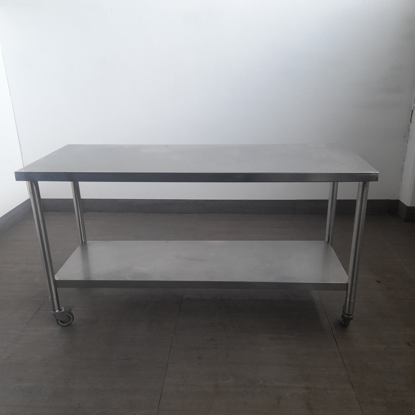 Tavolo con ruote in acciaio aisi 304 usato misure L 180 P 70 Alto 85 Attrezzatura da ristorazione usata Sd Service Store
