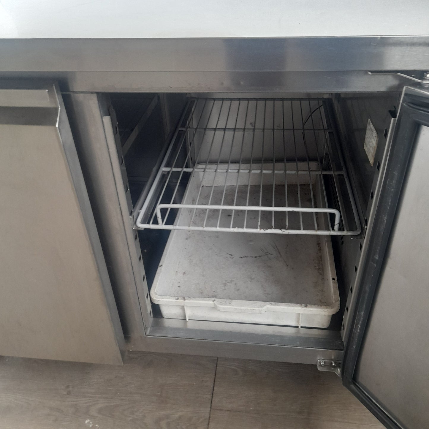 Banco frigorifero positivo usato in acciaio aisi 304 con 2 sportelli L 151 P 80 Alto 85 Attrezzatura da ristorazione usata Sd Service Store