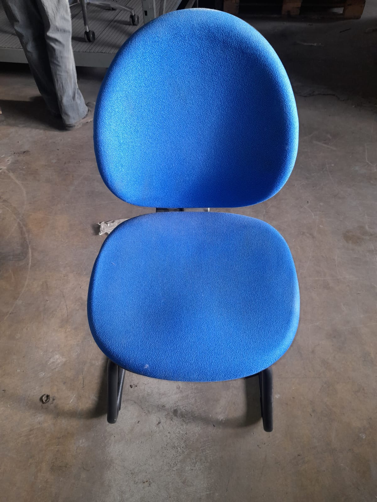 Sedia usata in tessuto blu non regolabile in altezza Attrezzatura da ristorazione usata Sd Service Store