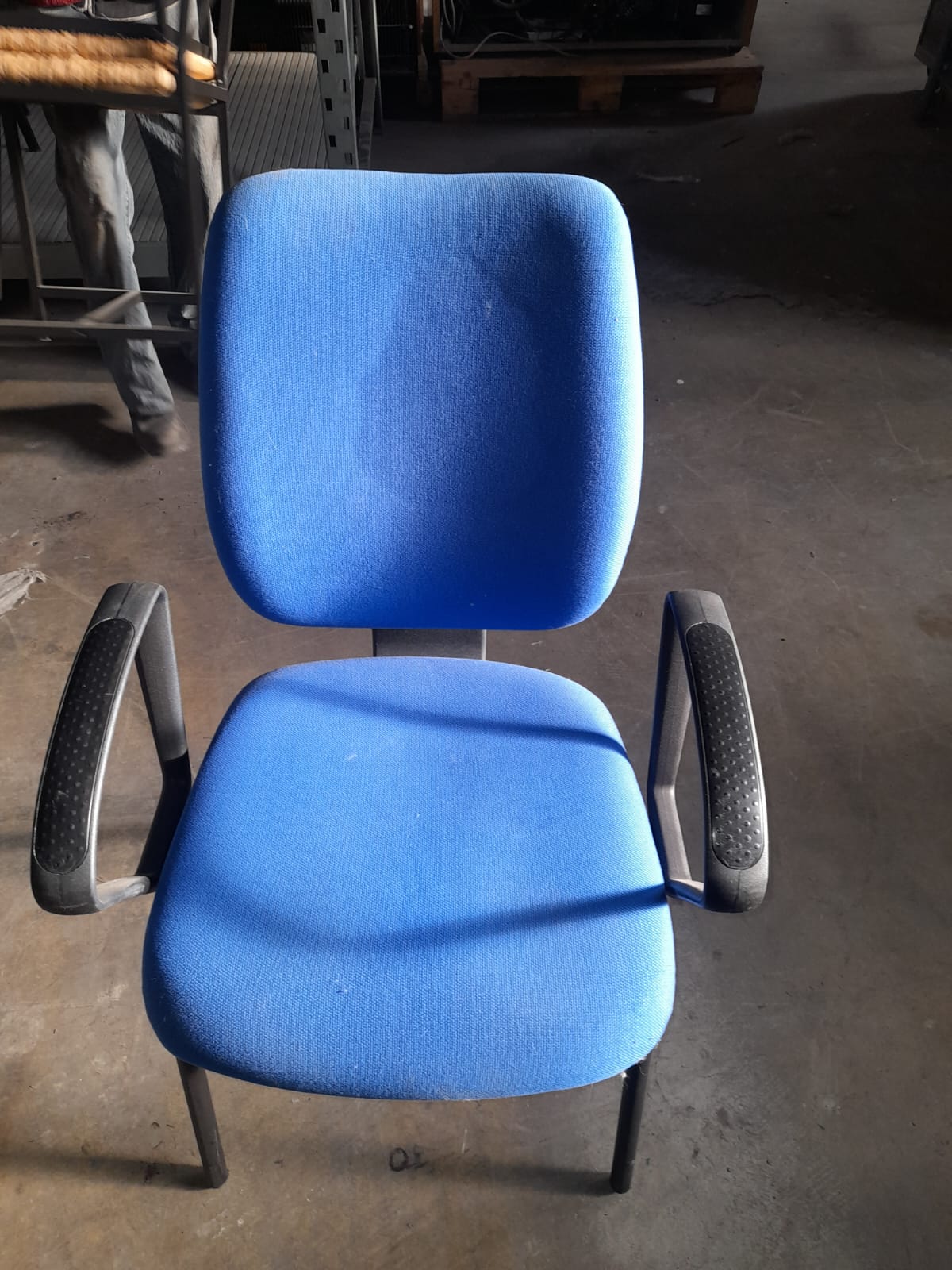 Sedia in tessuto blu usata non regolabile in altezza Attrezzatura da ristorazione usata Sd Service Store