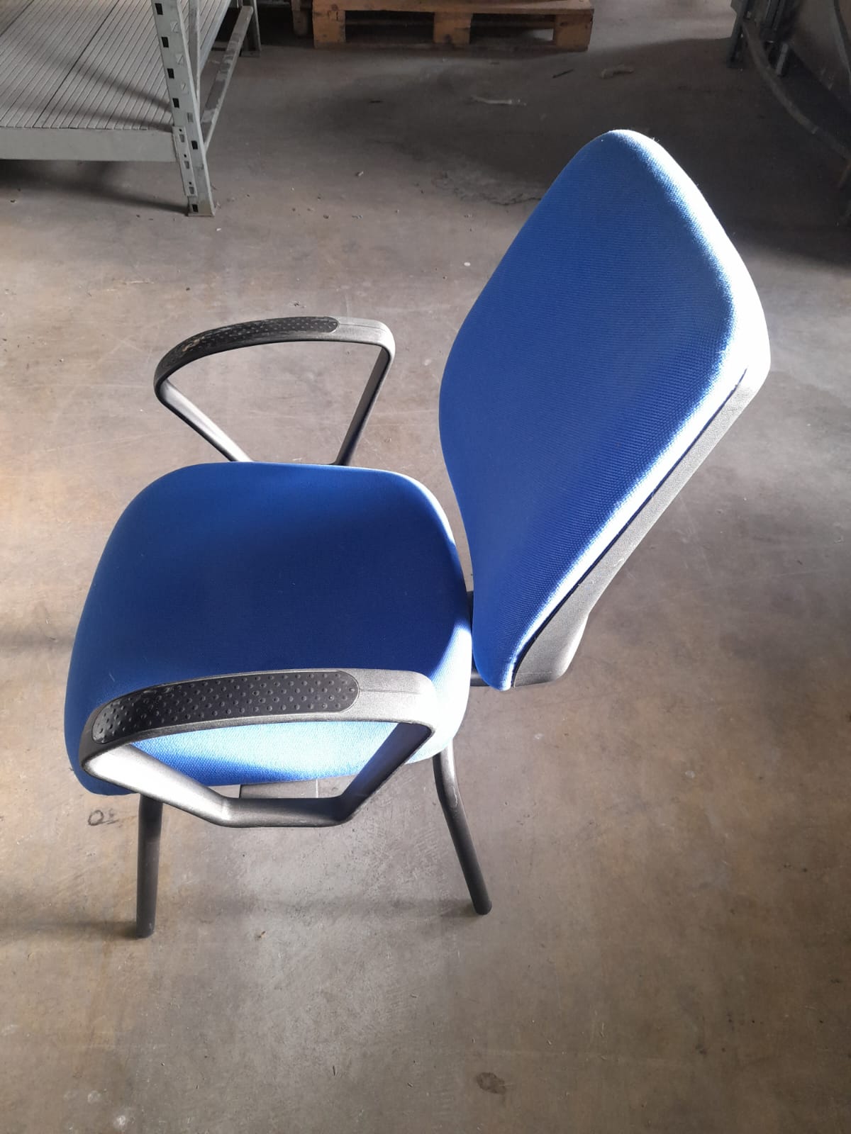 Sedia in tessuto blu usata non regolabile in altezza Attrezzatura da ristorazione usata Sd Service Store