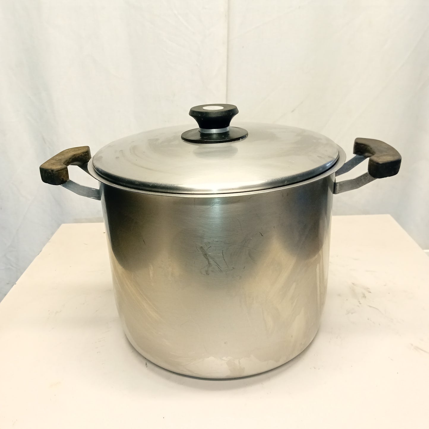Pentola con coperchio a induzione, acciaio inox 18/12, diametro 30cm, altezza 22cm,usata per la risorazione Attrezzatura da ristorazione usata Sd Service Store