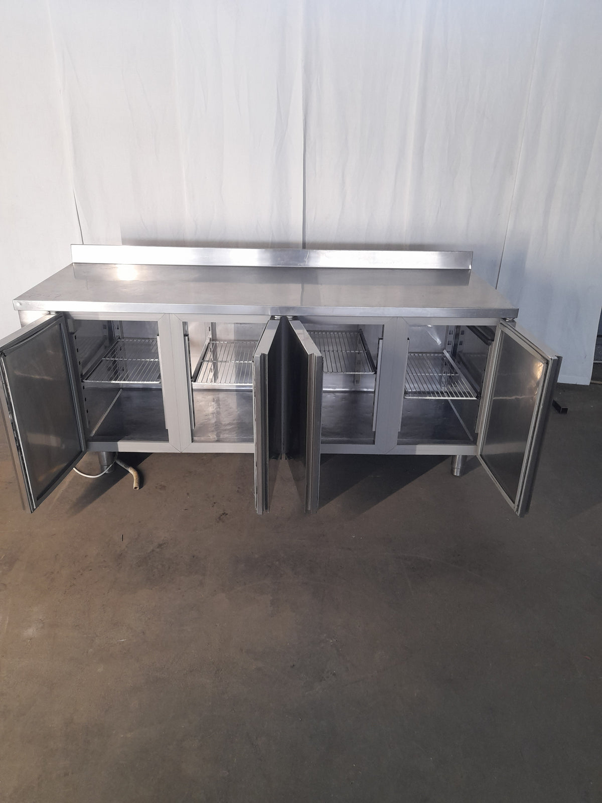 Banco frigorifero positivo in acciaio inox AISI 304, 4 sportelli, motore remoto, L 196 cm, P 70 cm, H 85 cm — usato Attrezzatura da ristorazione usata Sd Service Store