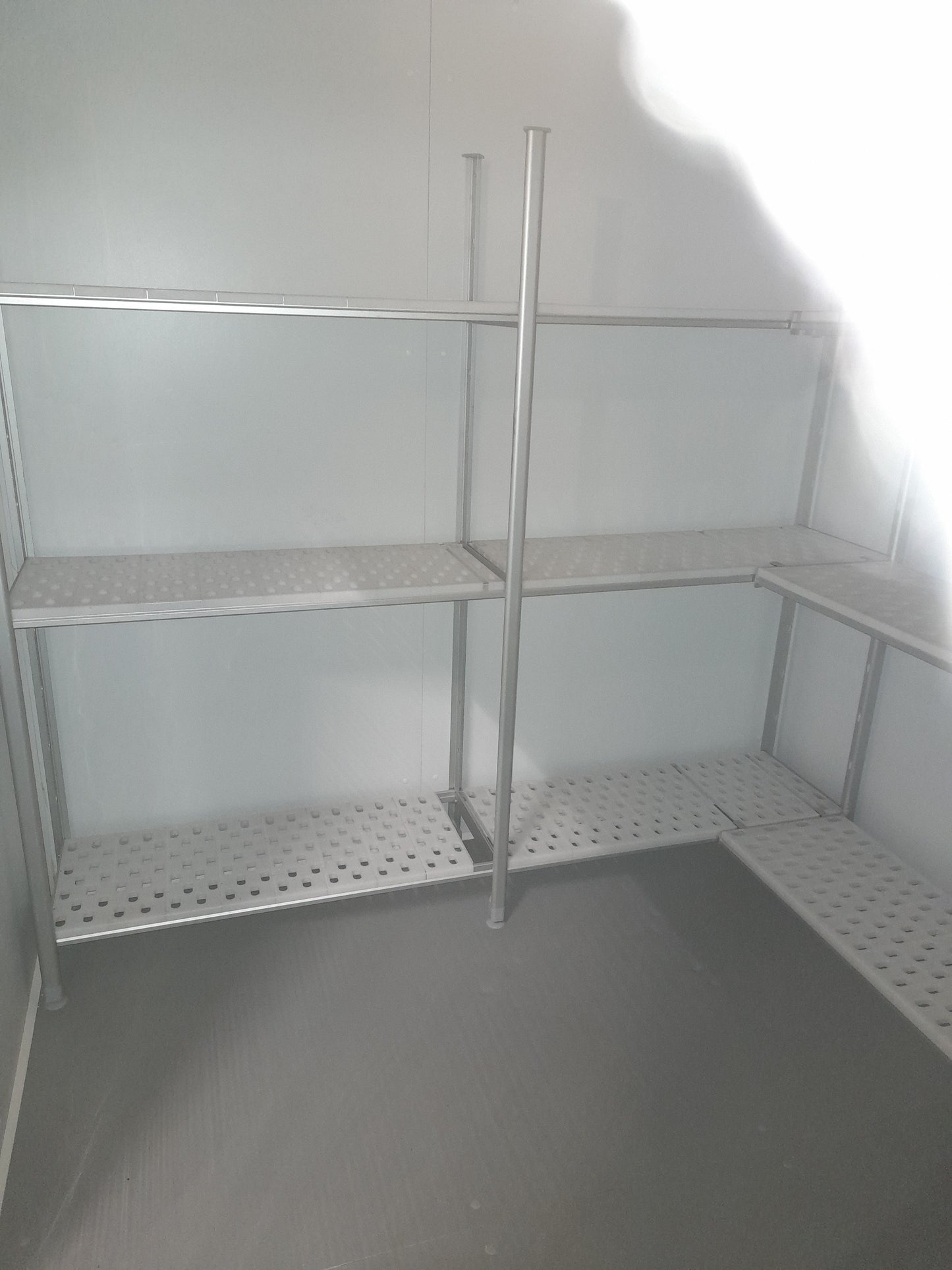 Cella Negativa usata (anno 2015) con scaffalatura interna (gas a norma , recuperato all'interno del compressore) Attrezzatura da ristorazione usata Sd Service Store