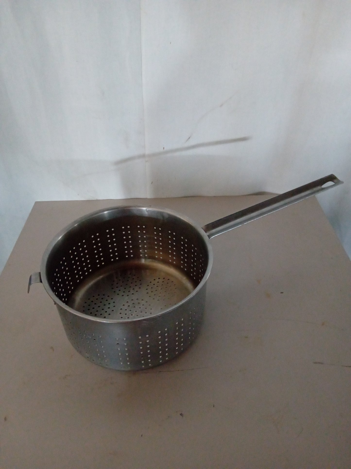 Scolapasta usato in acciaio con manico diametro 28cm altezza 13cm Attrezzatura da ristorazione usata Sd Service Store