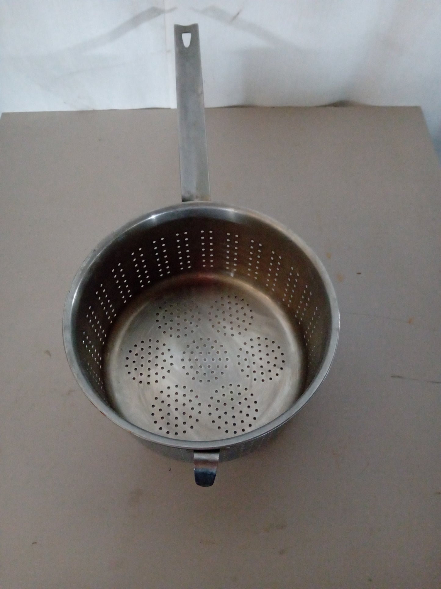 Scolapasta usato in acciaio con manico diametro 28cm altezza 13cm Attrezzatura da ristorazione usata Sd Service Store