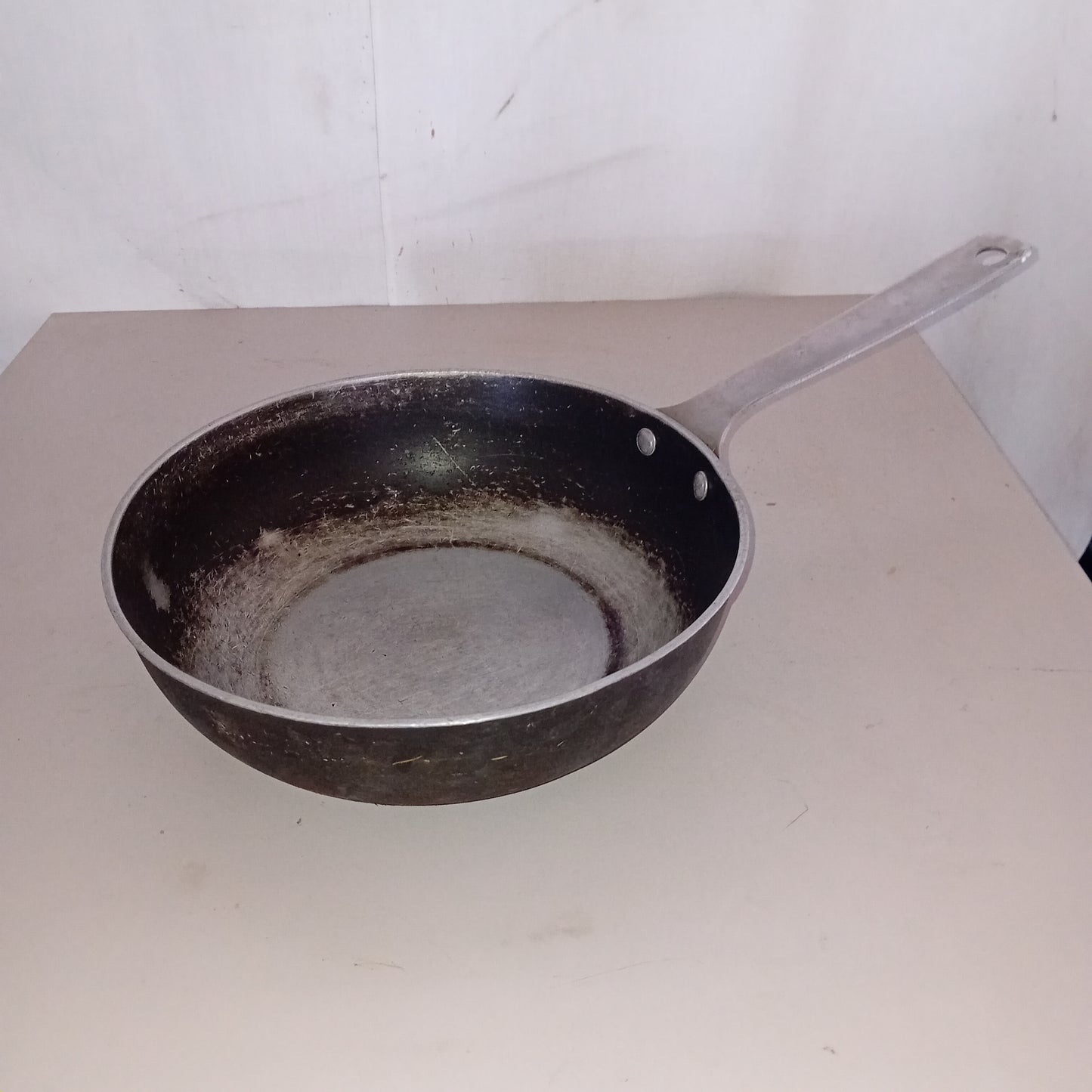 Padella in alluminio usata con manico diametro 28cm Attrezzatura da ristorazione usata Sd Service Store
